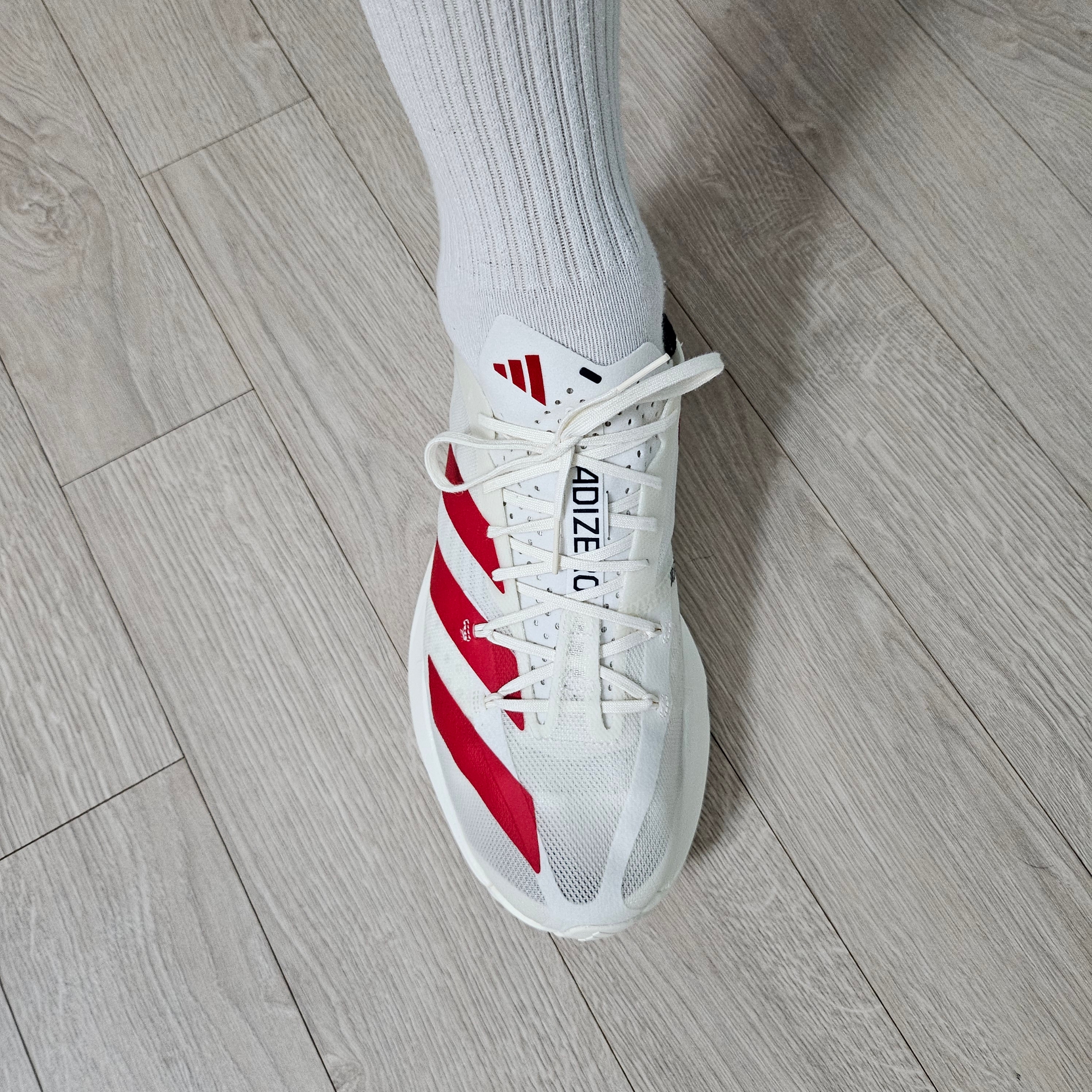Adidas Adizero Adios Pro 3 Off White Better Scarlet 착용 스타일 - 5