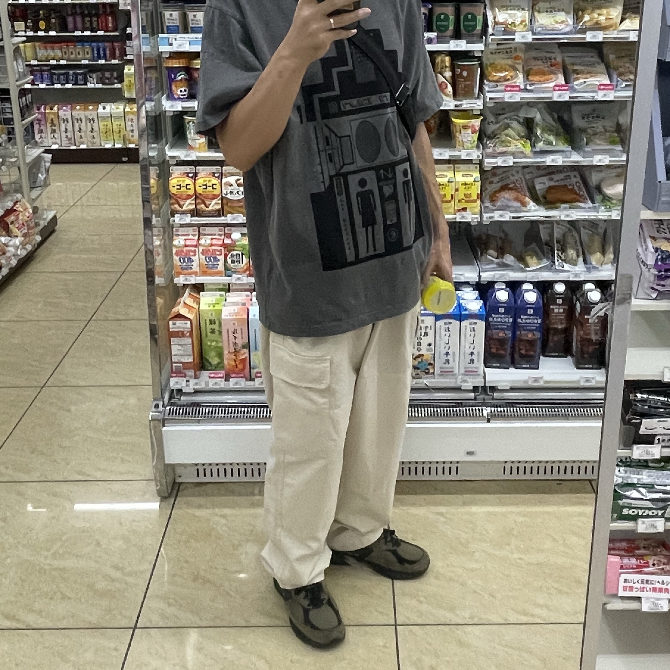 Cav Empt Overdye C4V Emp7 T-Shirt Charcoal - 24FW, New Balance x JJJJound 990v3 Brown Black 착용 스타일 - 1