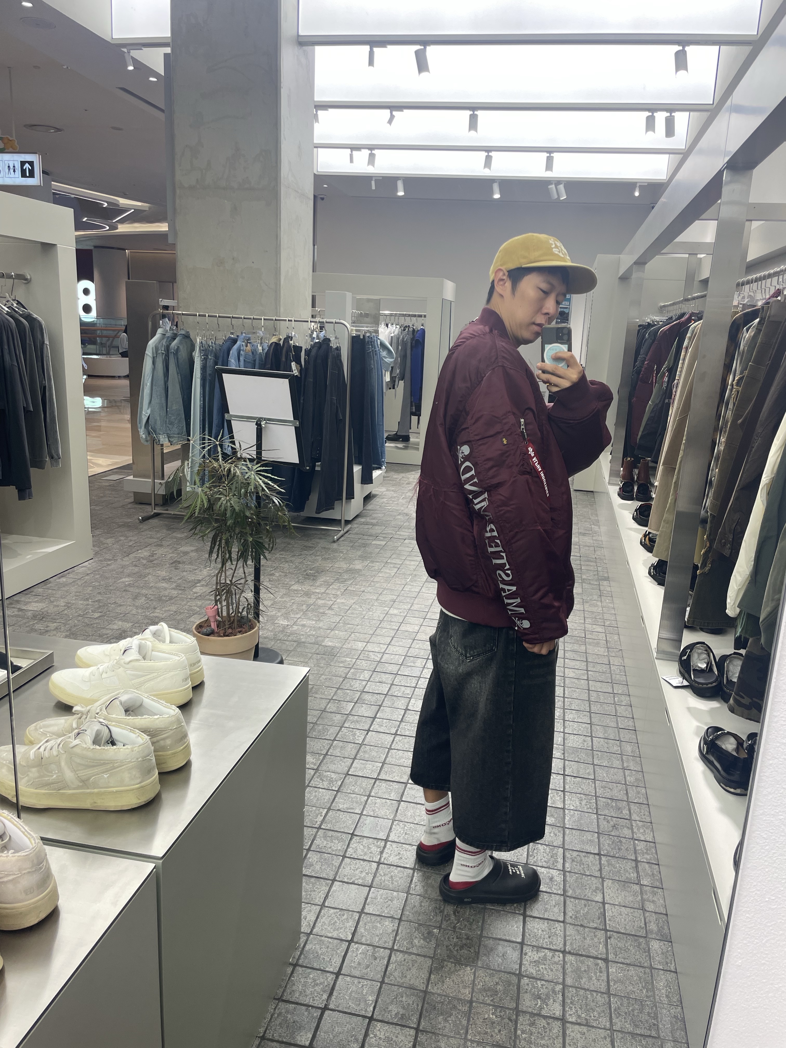 Mastermind World x Alpha Industries MA-1 Olive - 24FW, Mastermind World x Alpha Industries MA-1 Burgundy - 24FW 착용 스타일 - 3