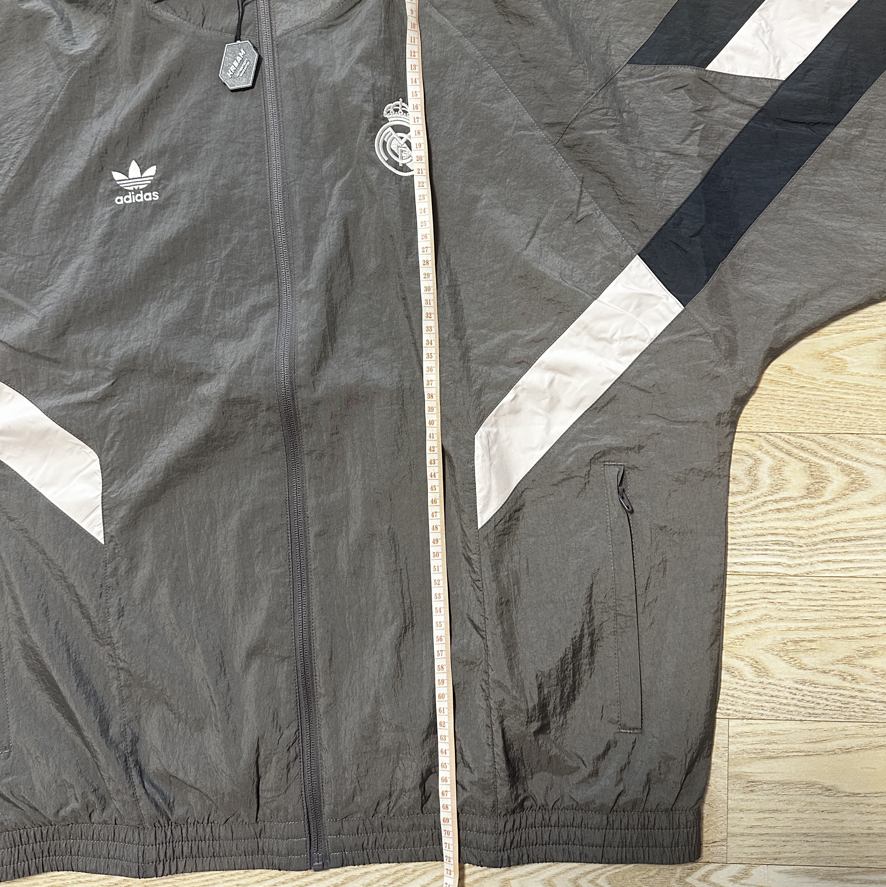 Adidas Real Madrid Originals Track Top Charcoal Grey - KR Sizing 착용 스타일 - 3