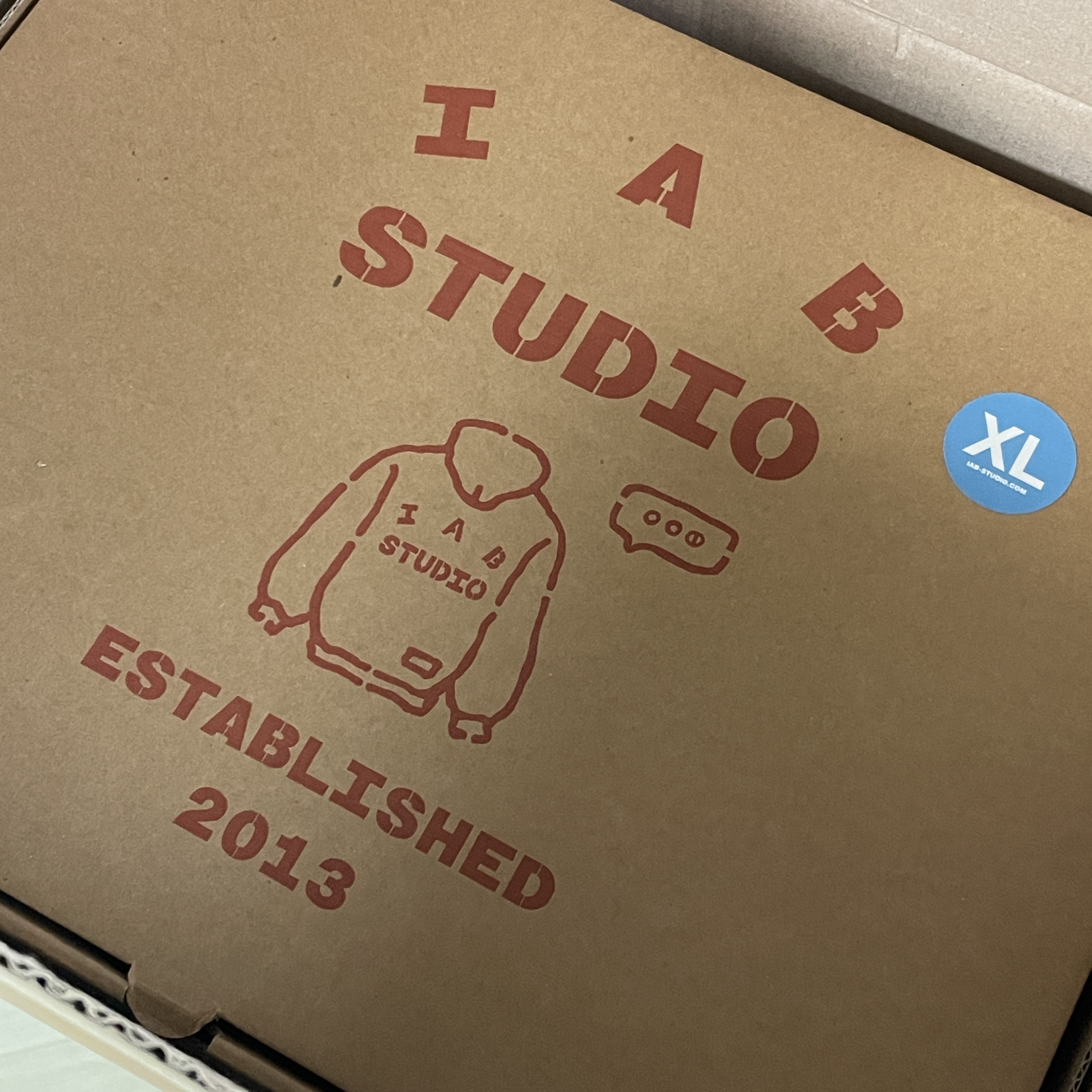 IAB Studio Hoodie Light Gray 착용 스타일 - 1