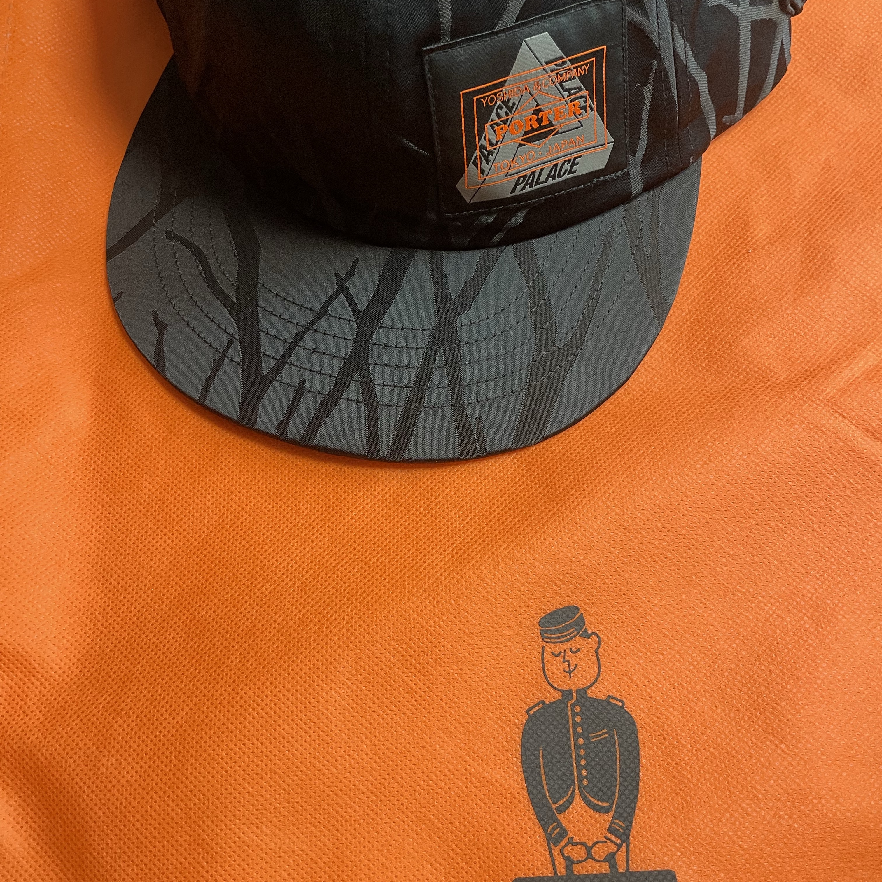 Porter x Palace Large Bag Black - 24FW, Palace x Porter Hat Black - 24FW 착용 스타일 - 2
