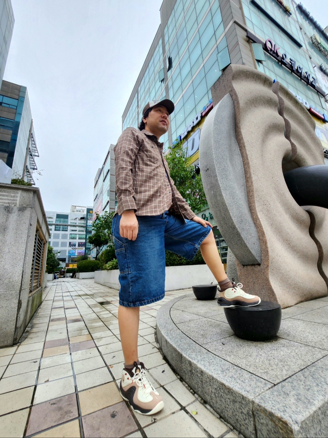 Nike Air Penny II Sesame and Coconut Milk 착용 스타일