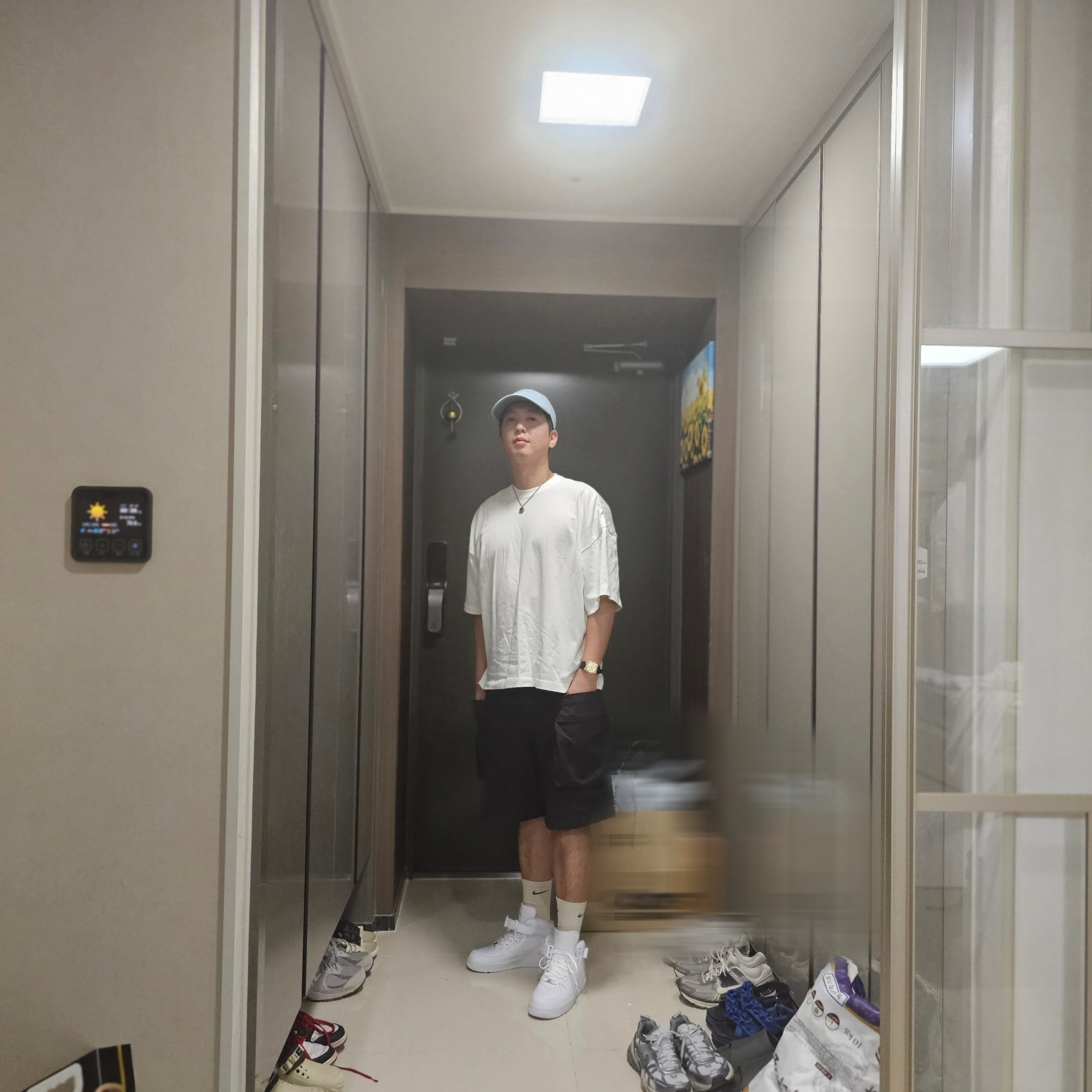 Nike x Supreme Air Force 1 Mid White, Nike x Jacquemus Short Sleeve T-Shirt White - Asia 착용 스타일 - 1