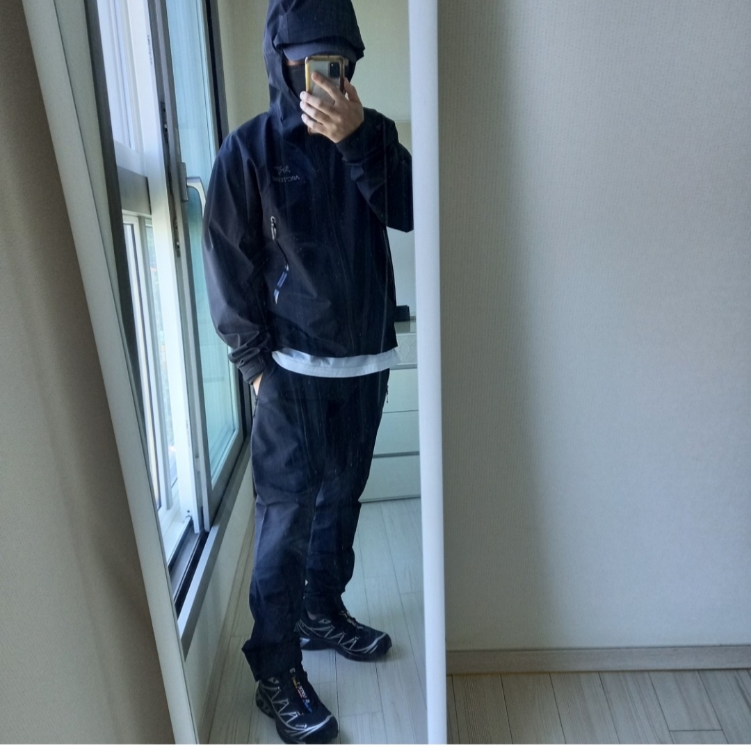 Arc'teryx Beta Jacket Black, Arc'teryx Gamma Quick Dry Pants Black 착용 스타일 - 1