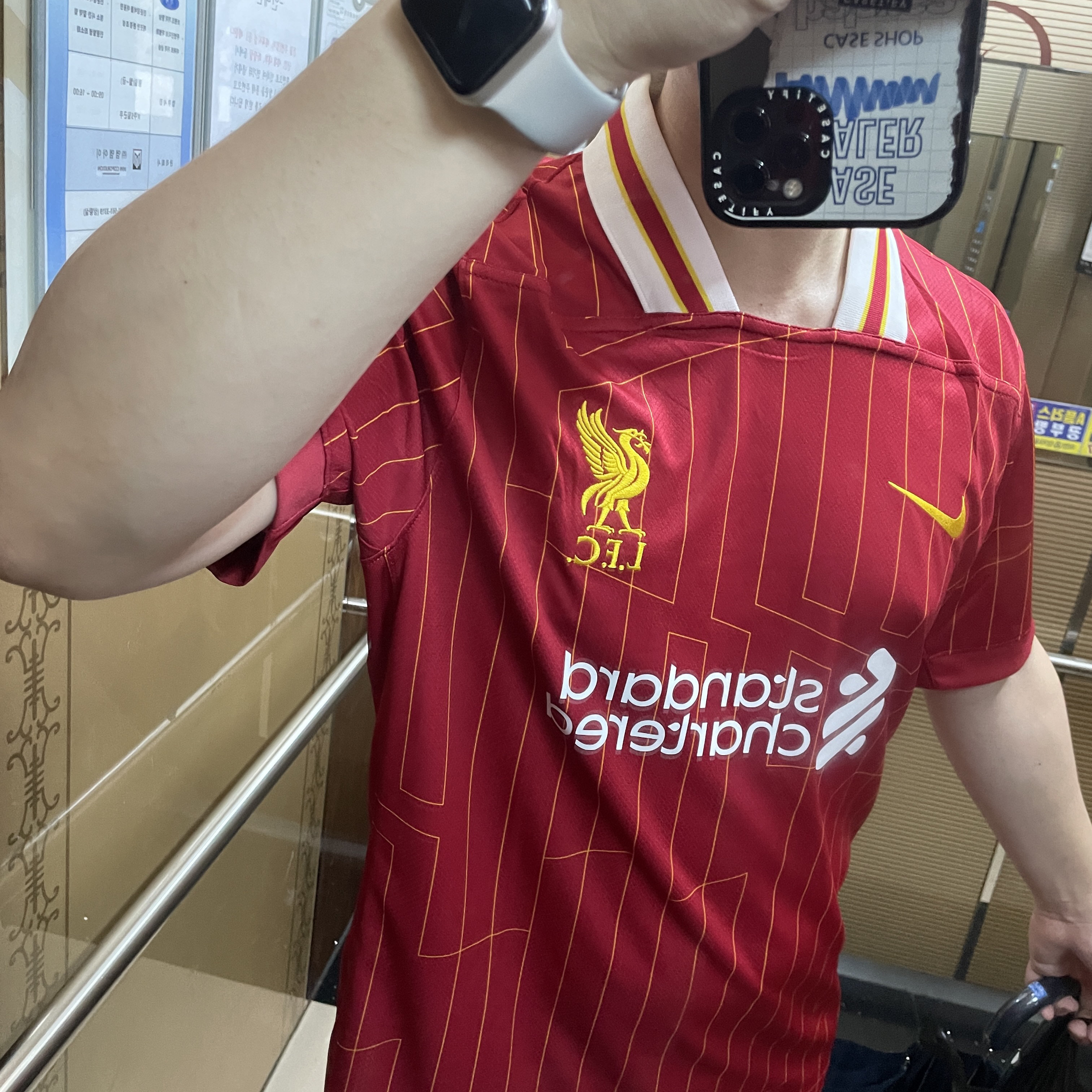 Nike Liverpool FC 2024/25 Dri-Fit Stadium Home Jersey Gym Red White Chrome Yellow (Non Marking Ver.) 착용 스타일