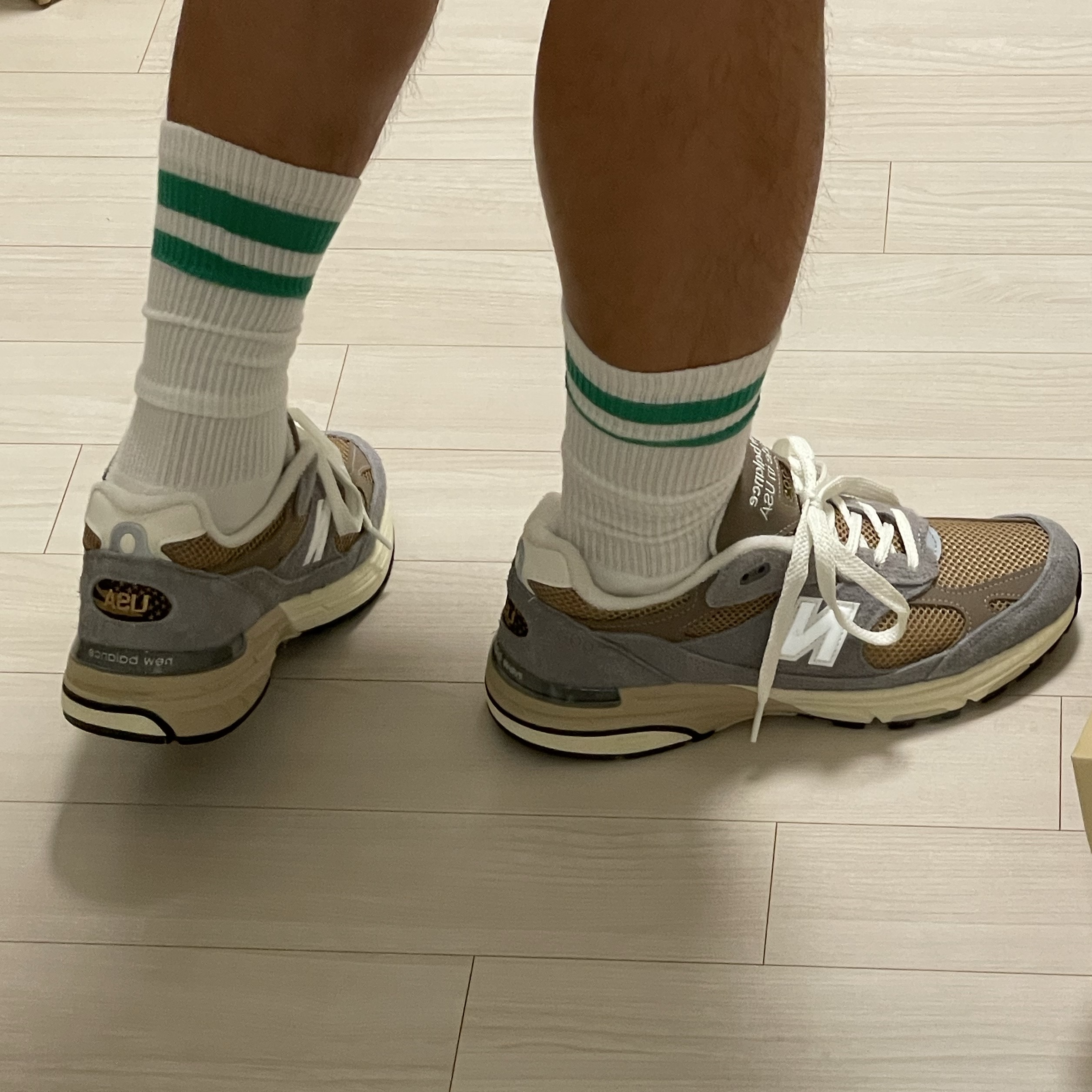 New Balance 993 Made in USA Shadow Grey Driftwood 착용 스타일 - 2