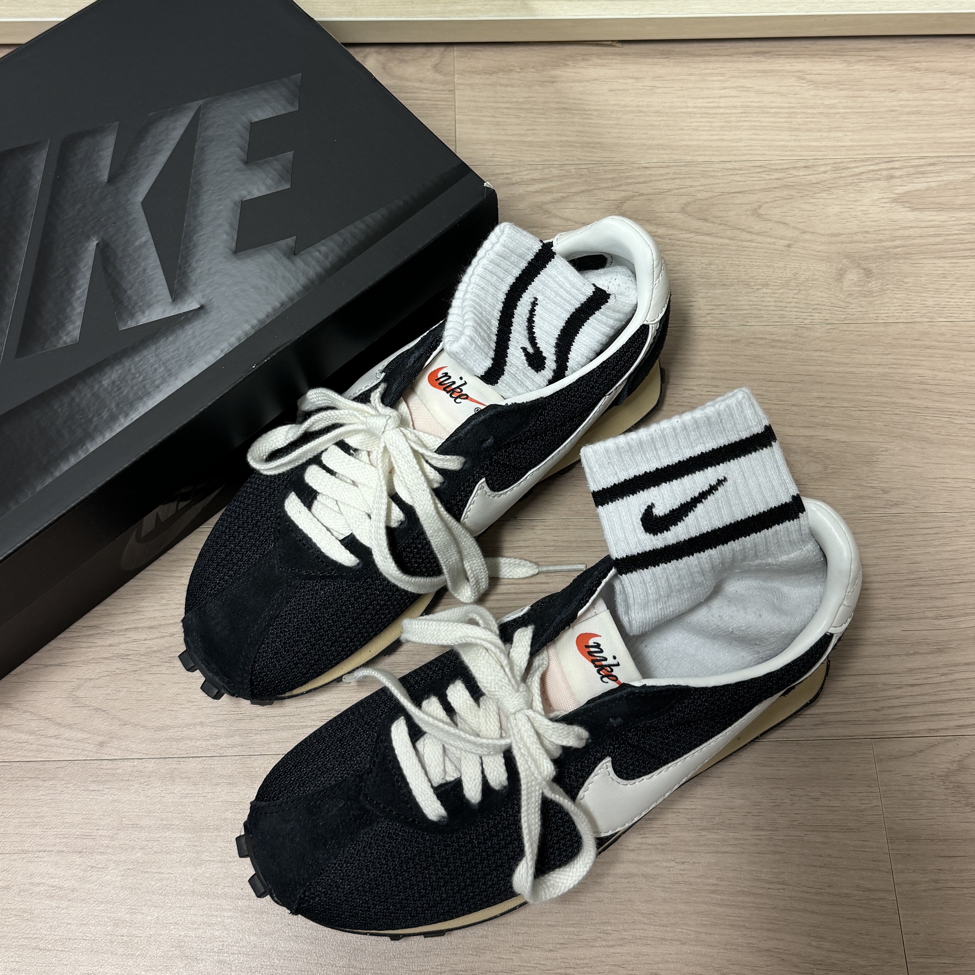 Nike LD-1000 SP Black and Sail 착용 스타일