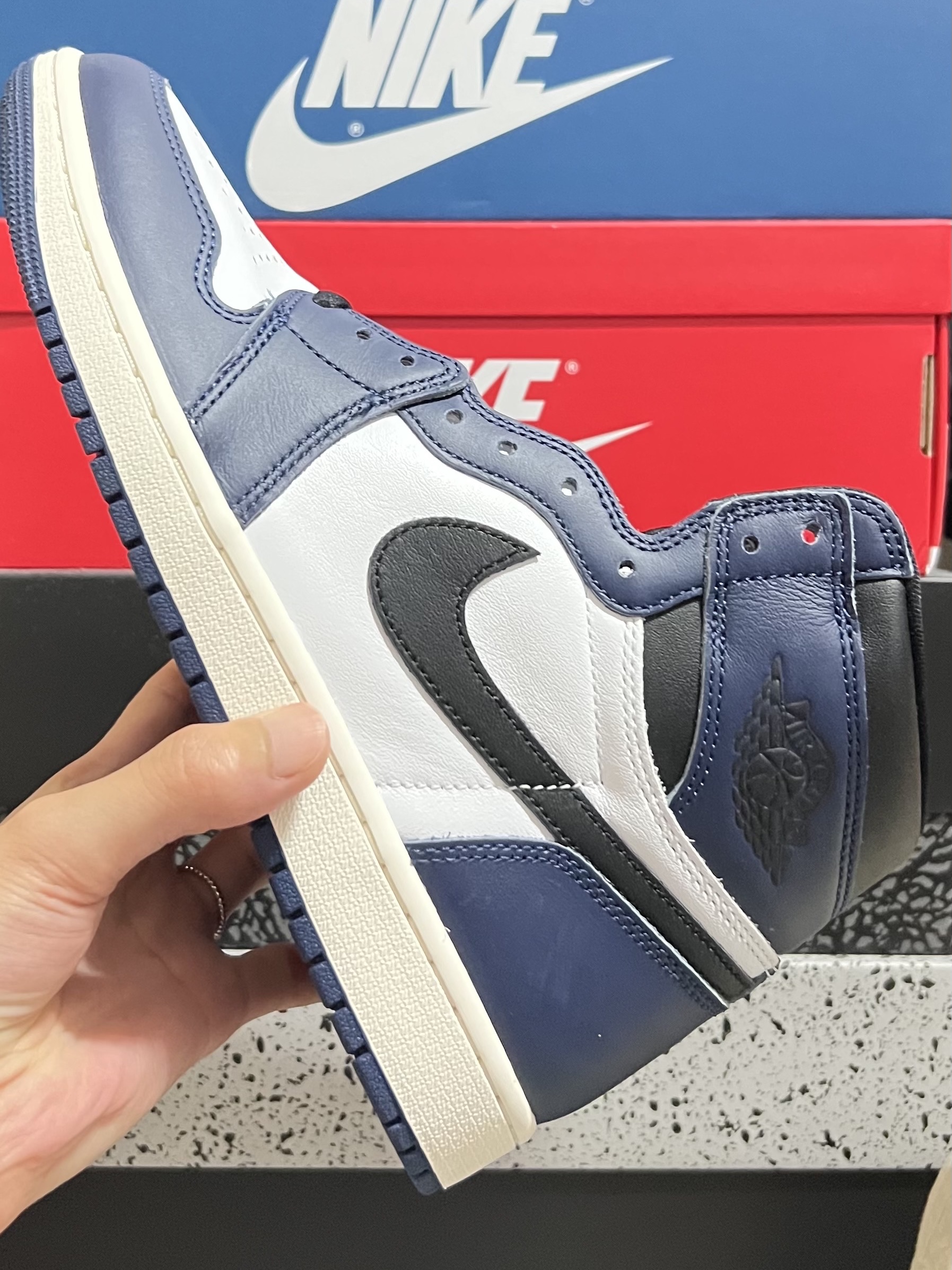 Jordan 1 Retro High OG Midnight Navy 착용 스타일