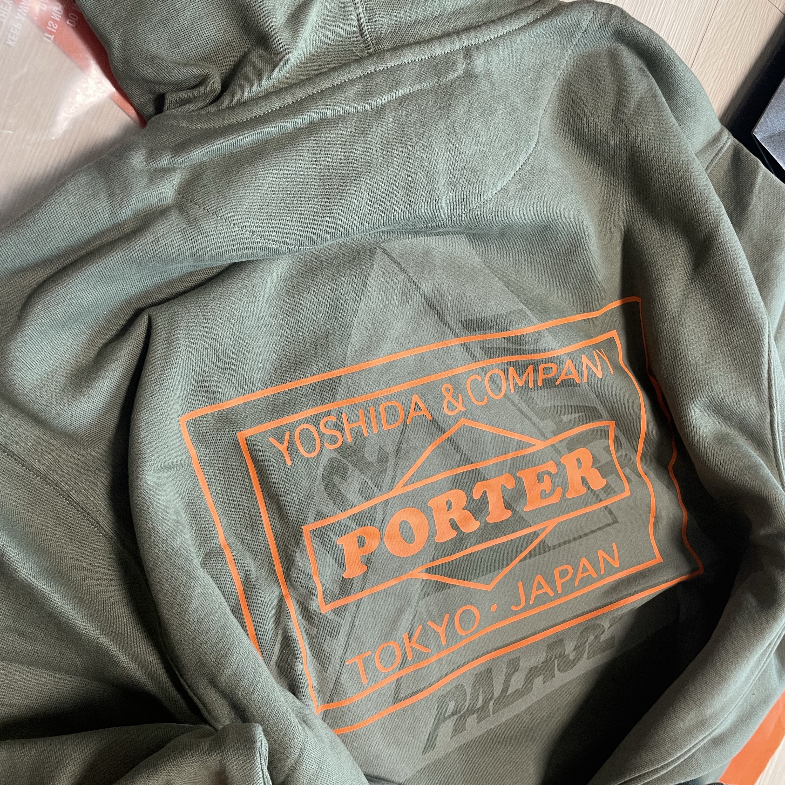 Porter x Palace Large Bag Black - 24FW, Palace x Porter Hat Black - 24FW 착용 스타일 - 4