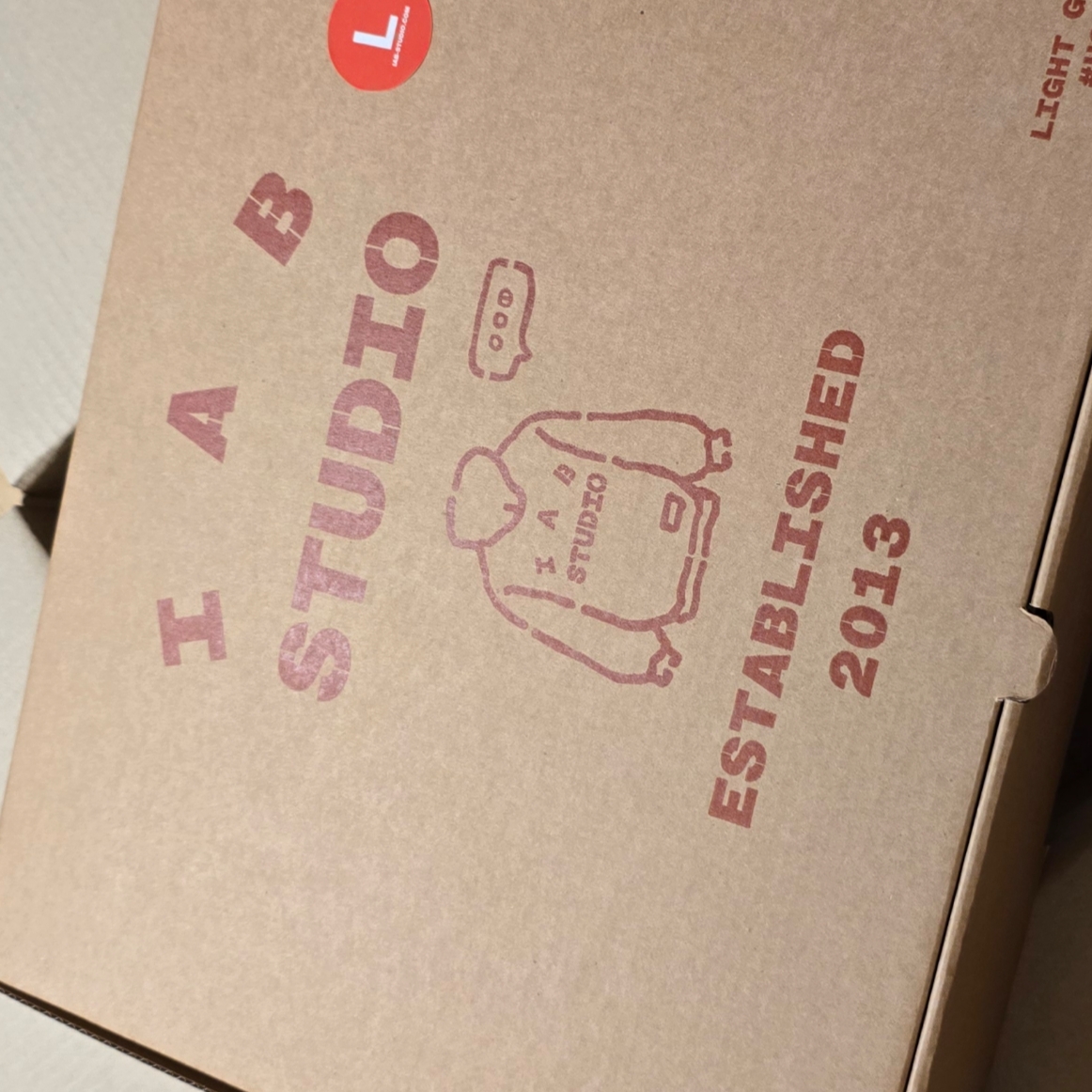 IAB Studio Hoodie Light Gray 착용 스타일 - 1