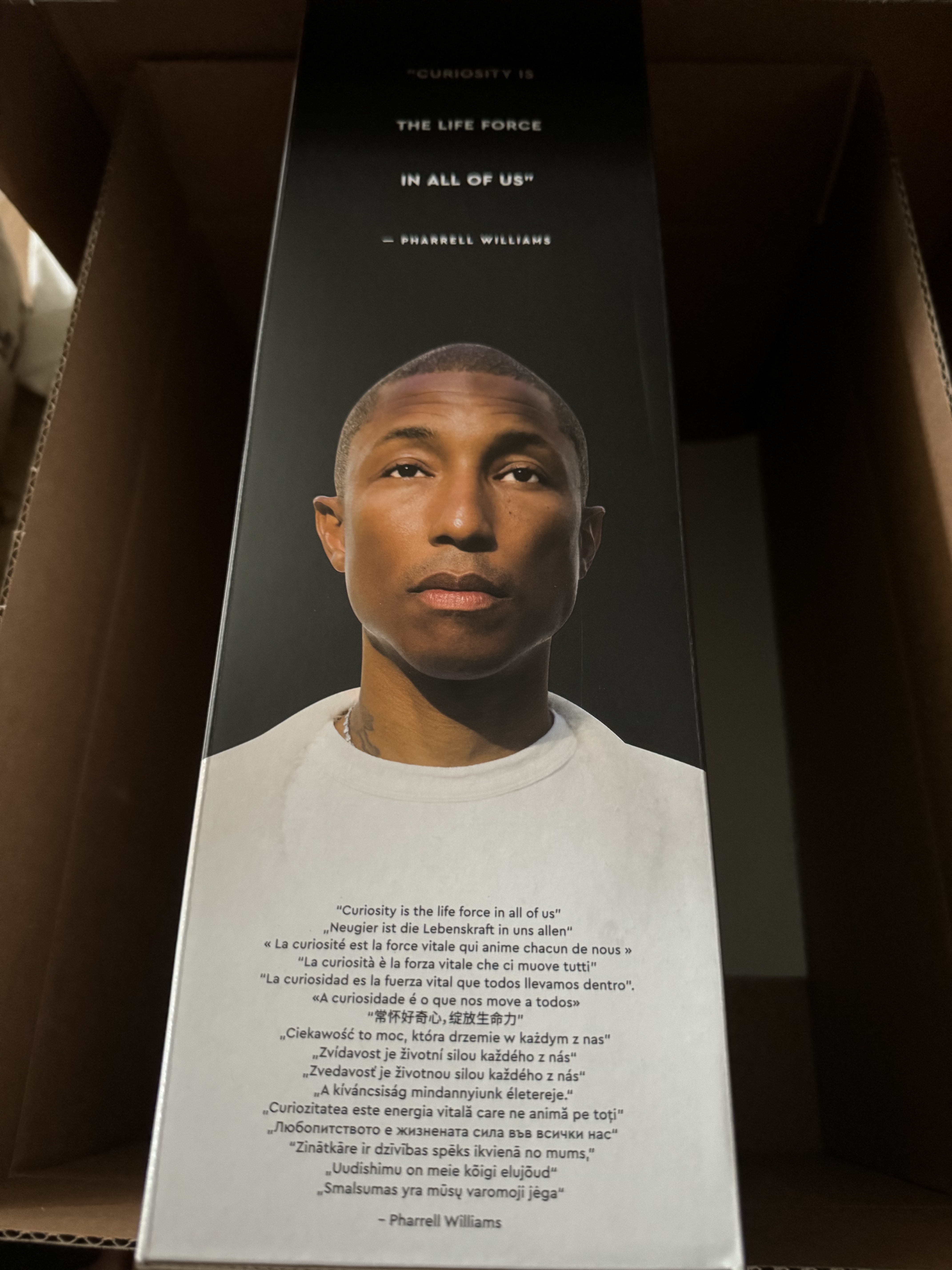 Lego Over the Moon with Pharrell Williams, Adidas x Sporty & Rich Adistar Cushion Cloud White Night Indigo 착용 스타일 - 3