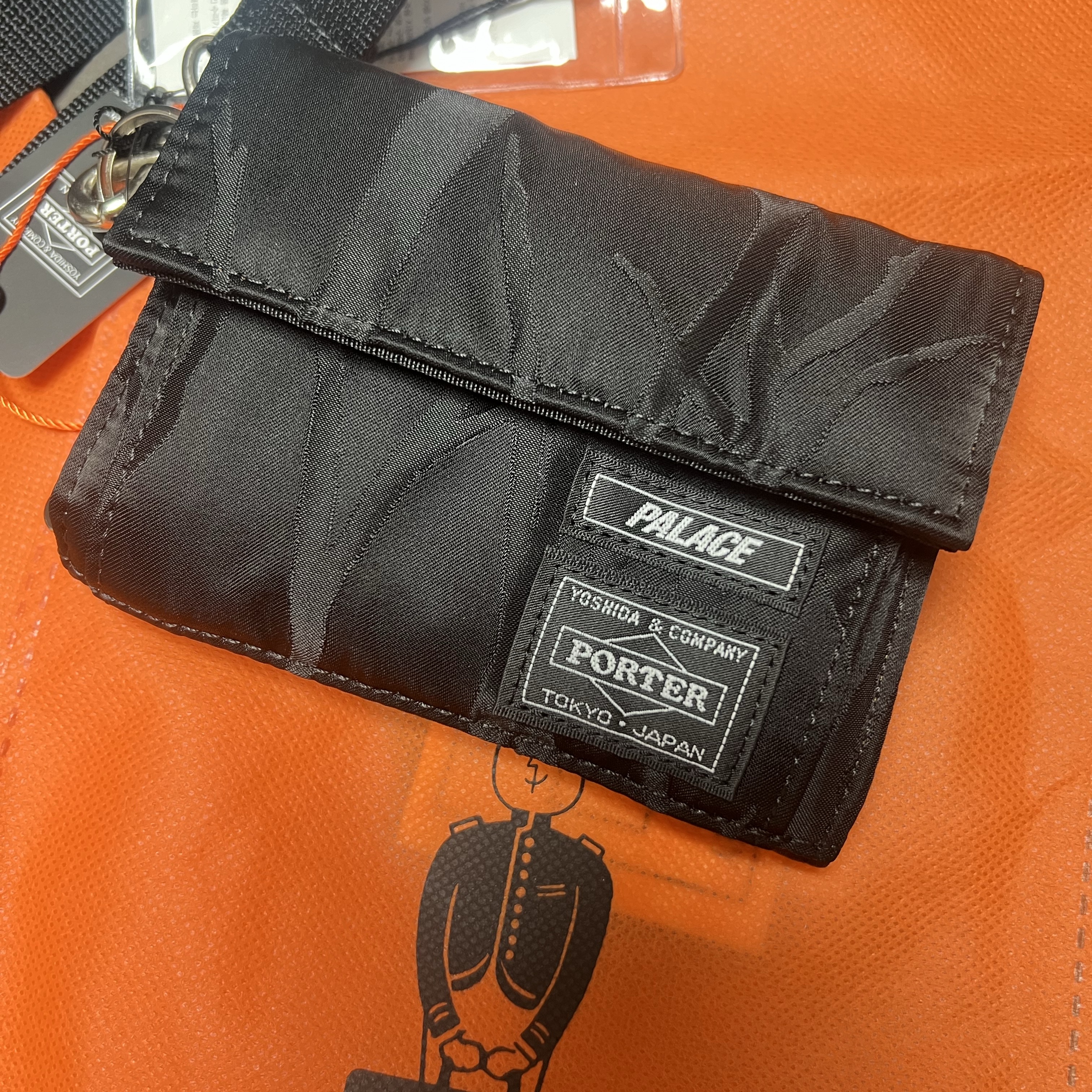 Porter x Palace Wallet Black - 24FW 착용 스타일 - 1