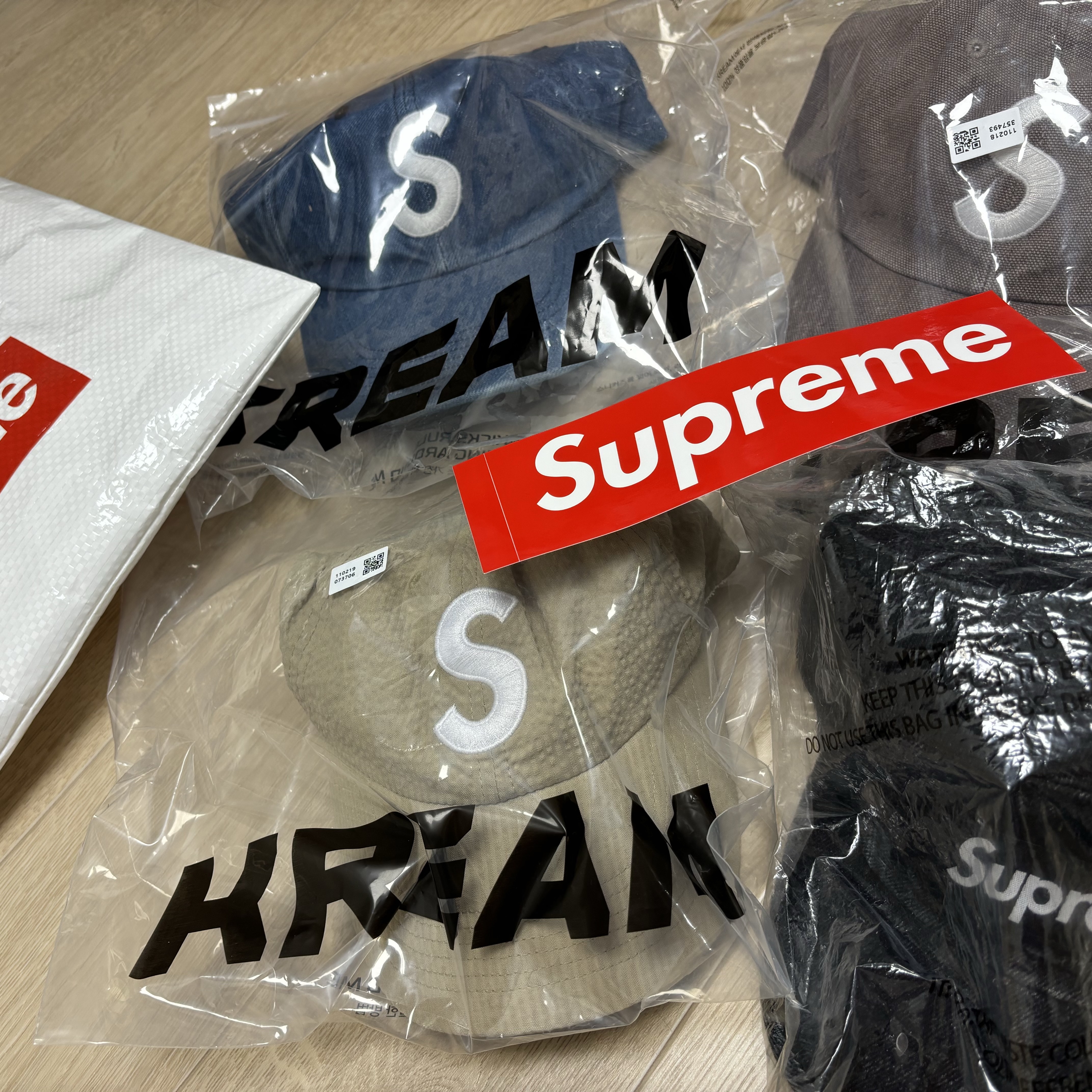 Supreme Seersucker S Logo 6-Panel Tan - 24SS 착용 스타일