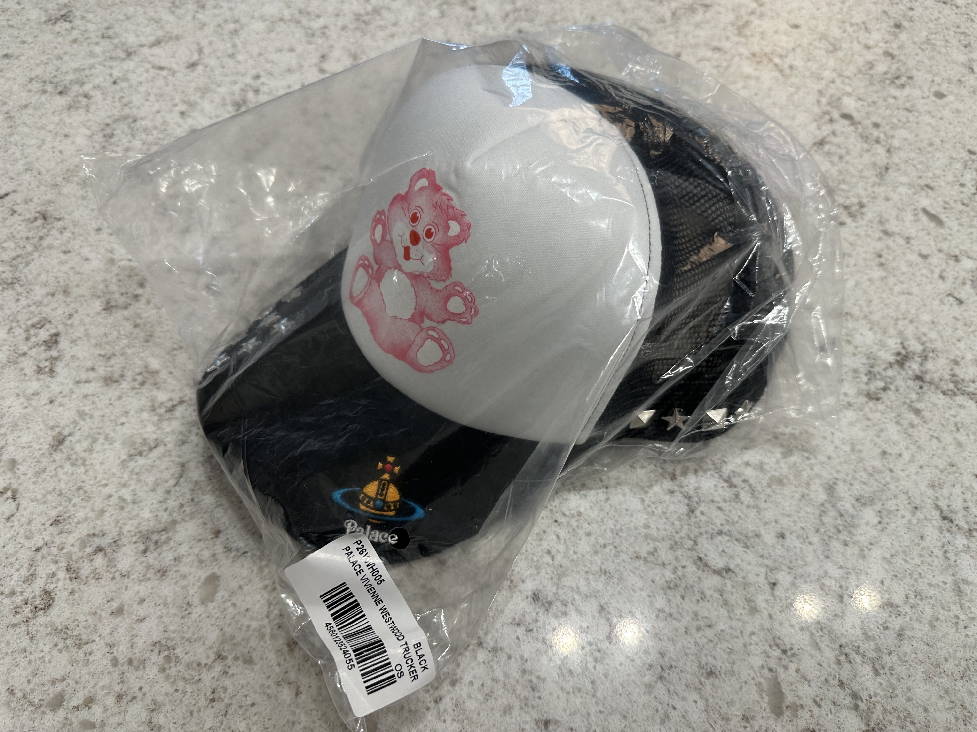 Palace x Vivienne Westwood Trucker Black - 24FW 착용 스타일 - 9