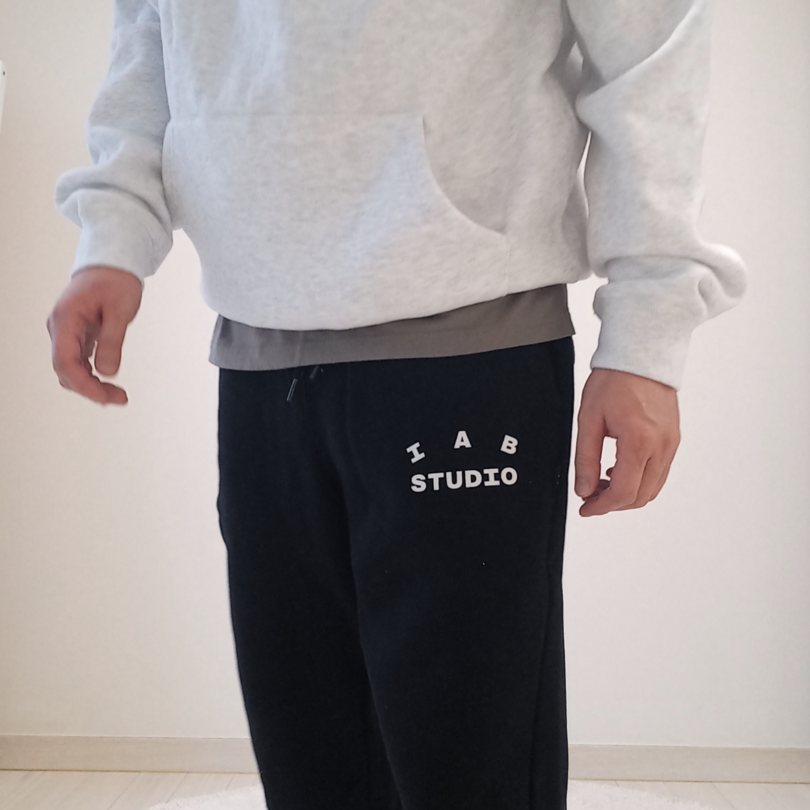 IAB Studio Hoodie Light Gray, IAB Studio Sweatpants Black White - 23SS 착용 스타일 - 6