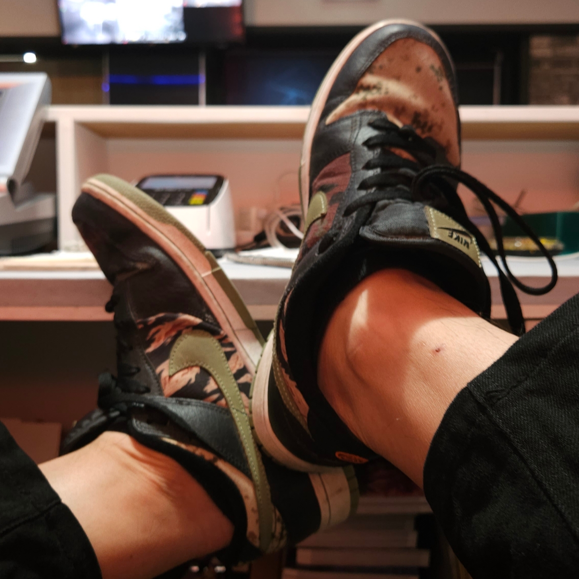 Nike Dunk Low SE Black Multi Camo 착용 스타일 - 2