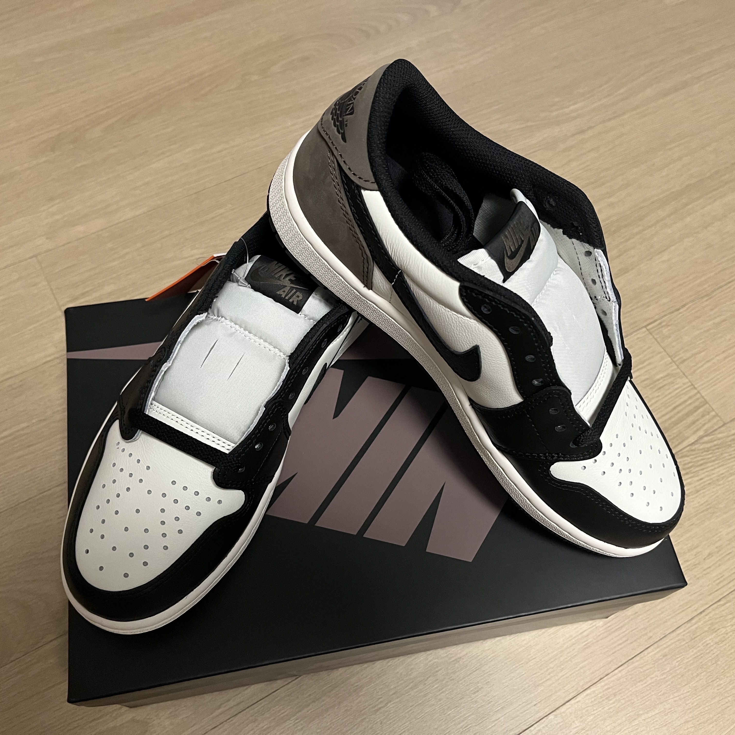 Jordan 1 Retro Low OG Mocha 착용 스타일