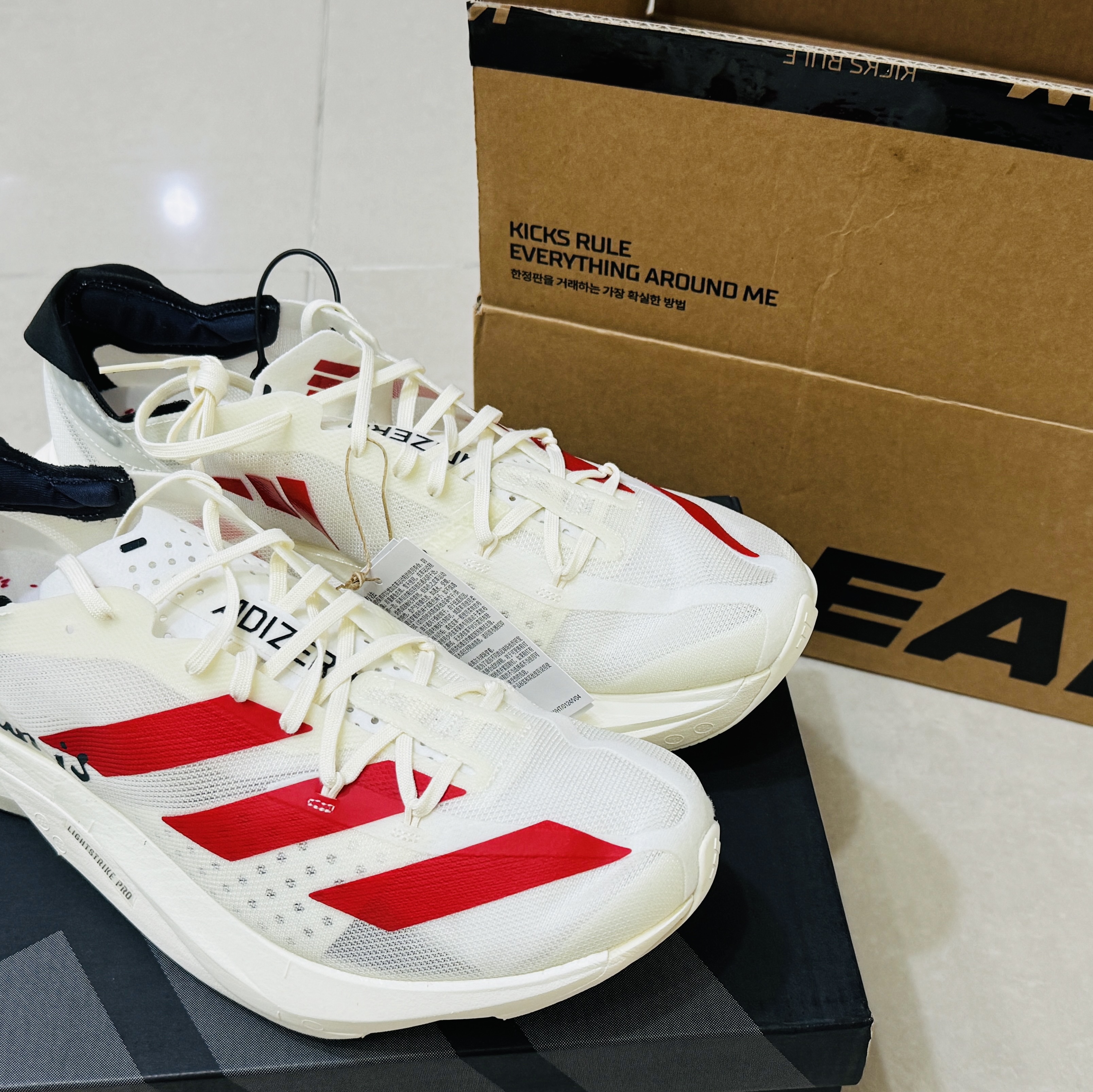Adidas Adizero Adios Pro 3 Off White Better Scarlet 착용 스타일 - 1