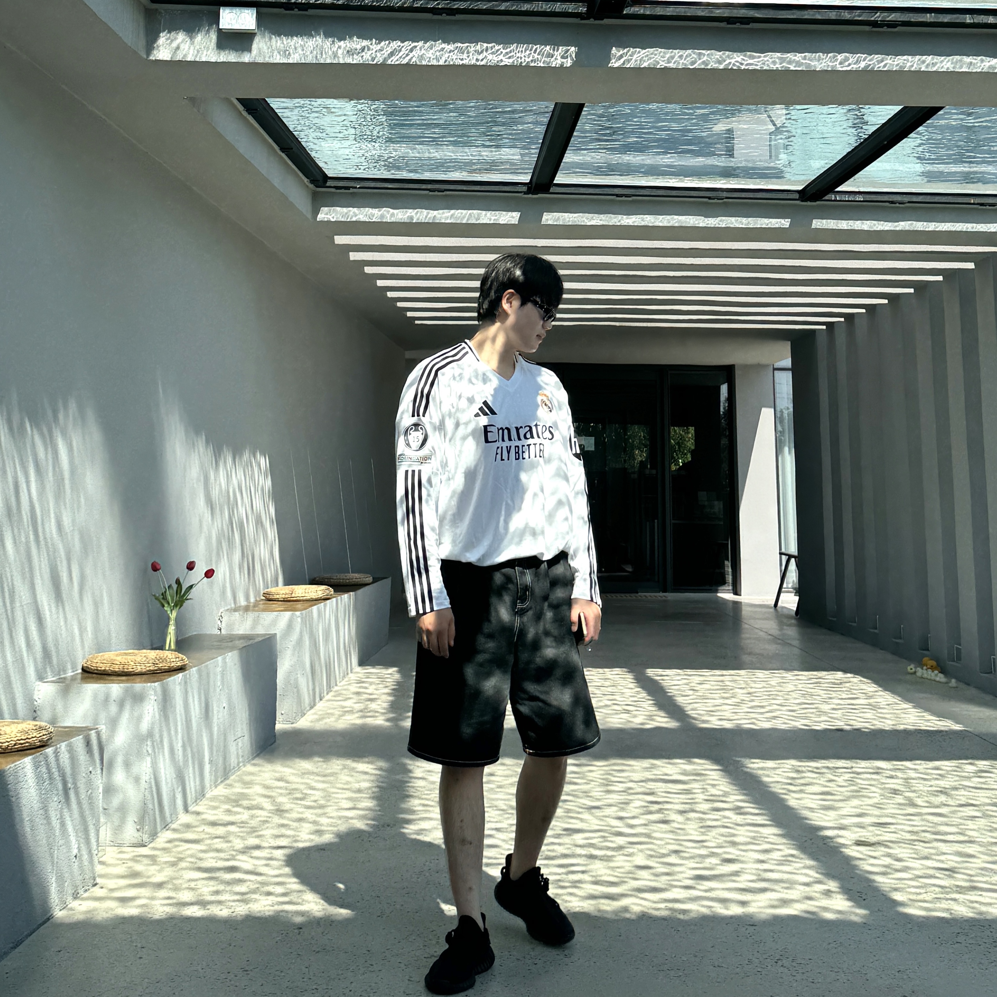 Gentle Monster x Maison Margiela MM110 Black Black, Adidas Real Madrid 2024/25 Home Long Sleeve Jersey White - US Sizing (Non Marking Ver.) 착용 스타일