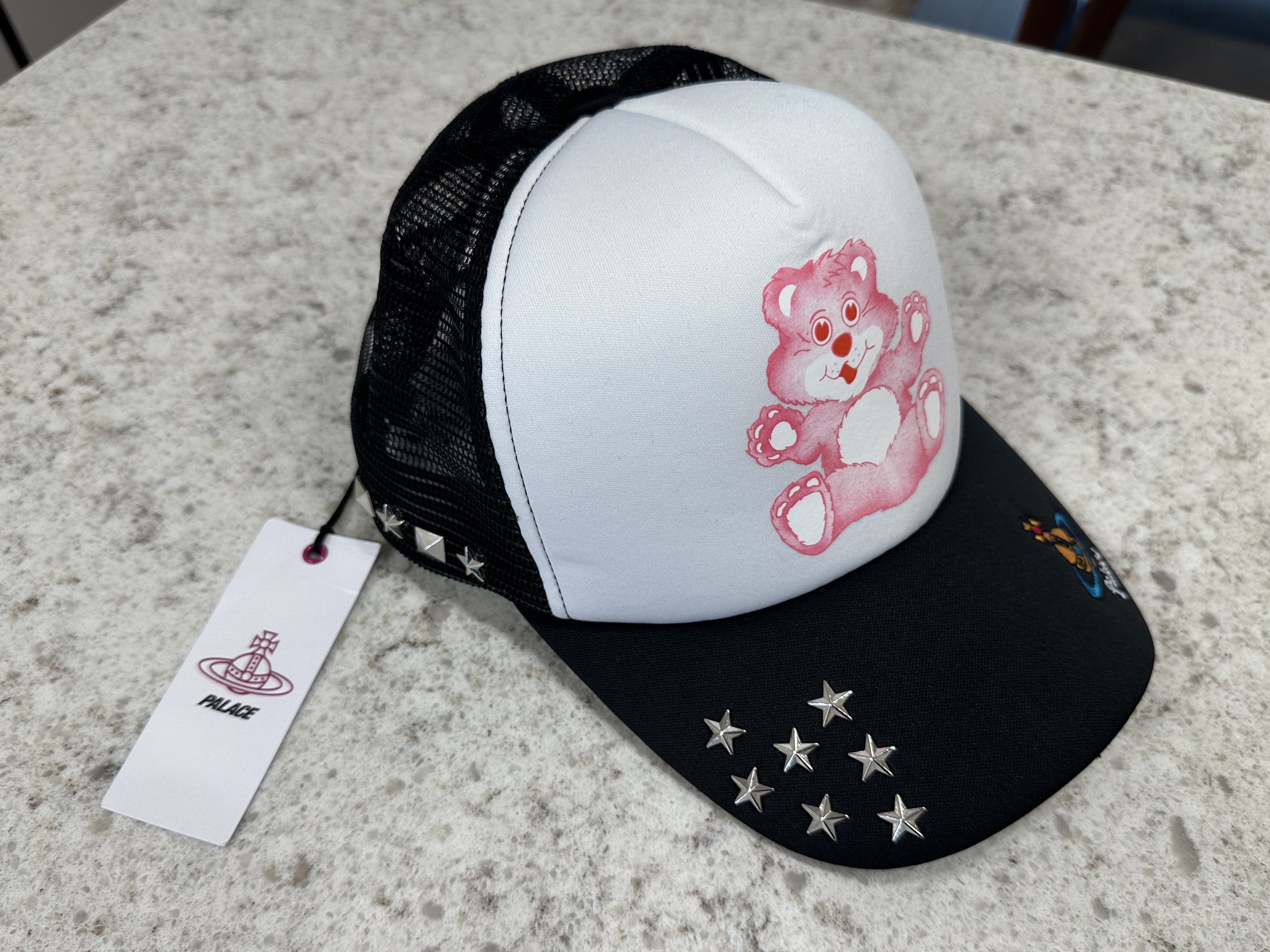 Palace x Vivienne Westwood Trucker Black - 24FW 착용 스타일 - 2