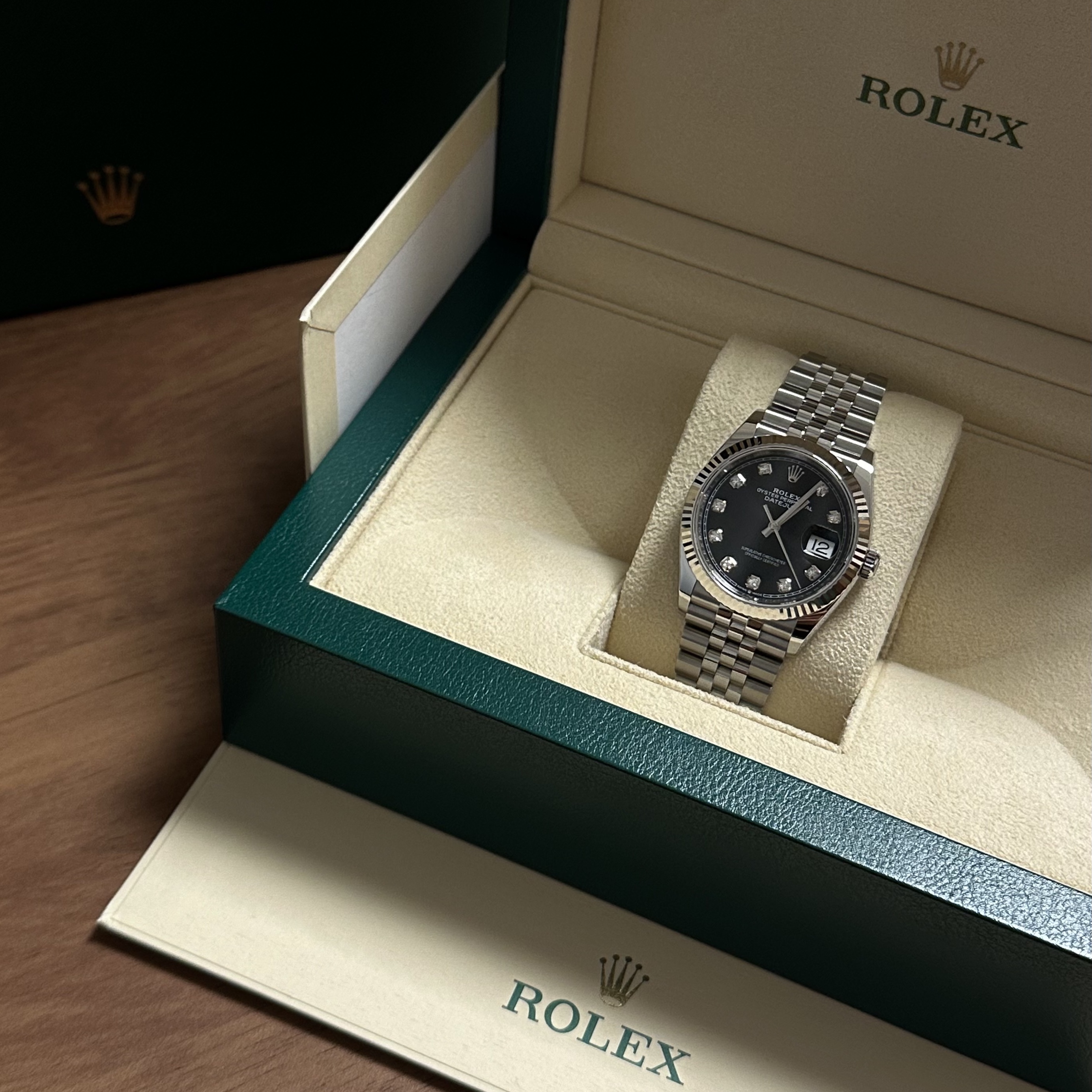 Rolex Datejust 36mm 126234 Bright Black Diamond-Set Jubilee 착용 스타일