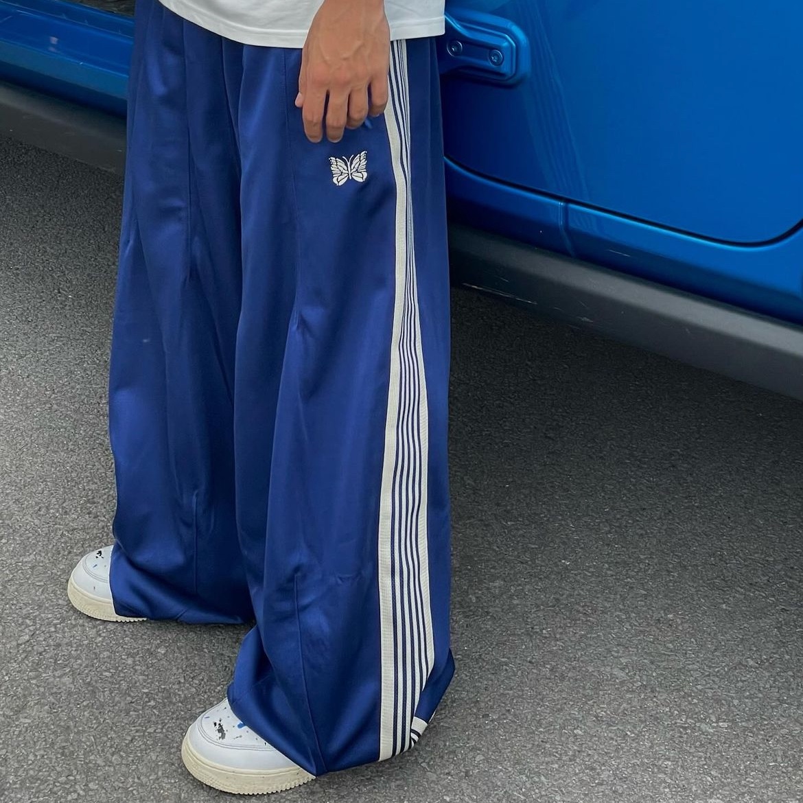 Needles H.D. Track Pants Poly Smooth Royal 착용 스타일 - 1
