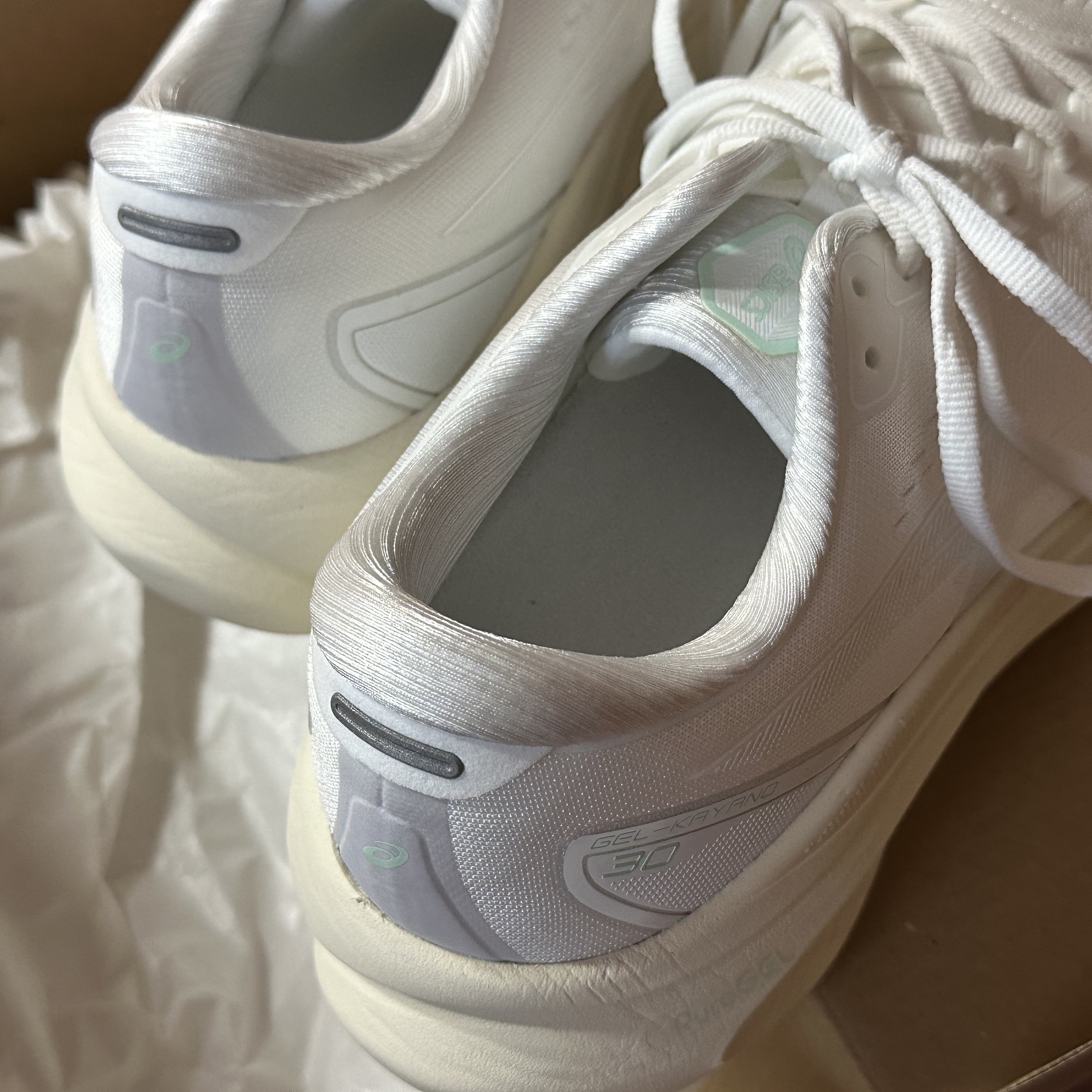 Asics Gel-Kayano 30 White 착용 스타일