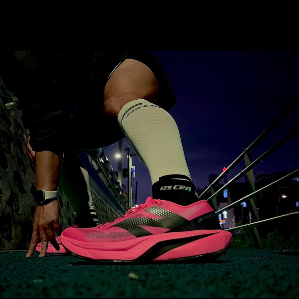 New Balance Fuelcell Rebel v4 Ultra Pink Black - D Standard, CEP The Run No Show Socks 4.0 Black 착용 스타일