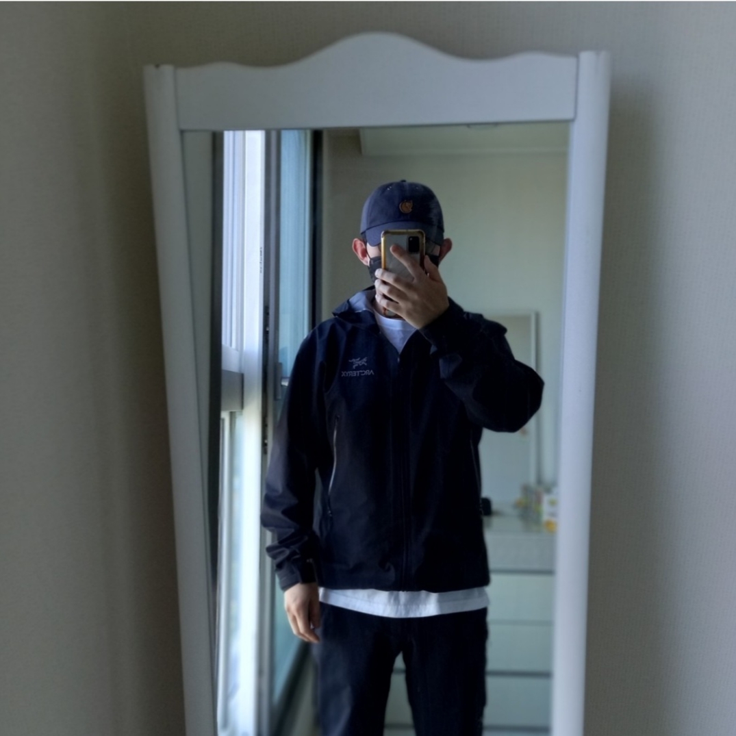 Supreme x The North Face Split 6-Panel Black - 24SS, Arc'teryx Beta Jacket Black 착용 스타일 - 4