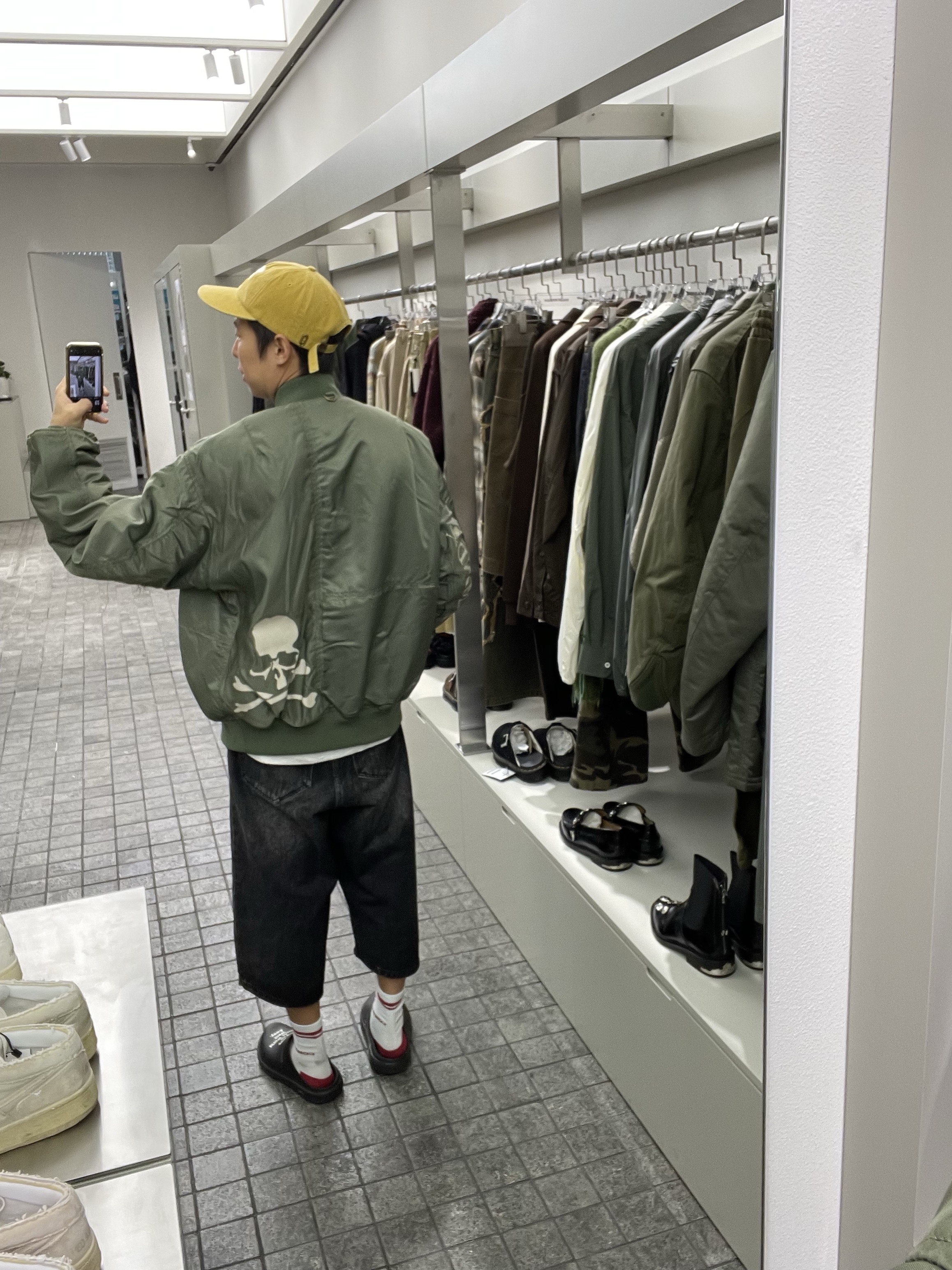 Mastermind World x Alpha Industries MA-1 Olive - 24FW, Mastermind World x Alpha Industries MA-1 Burgundy - 24FW 착용 스타일 - 1