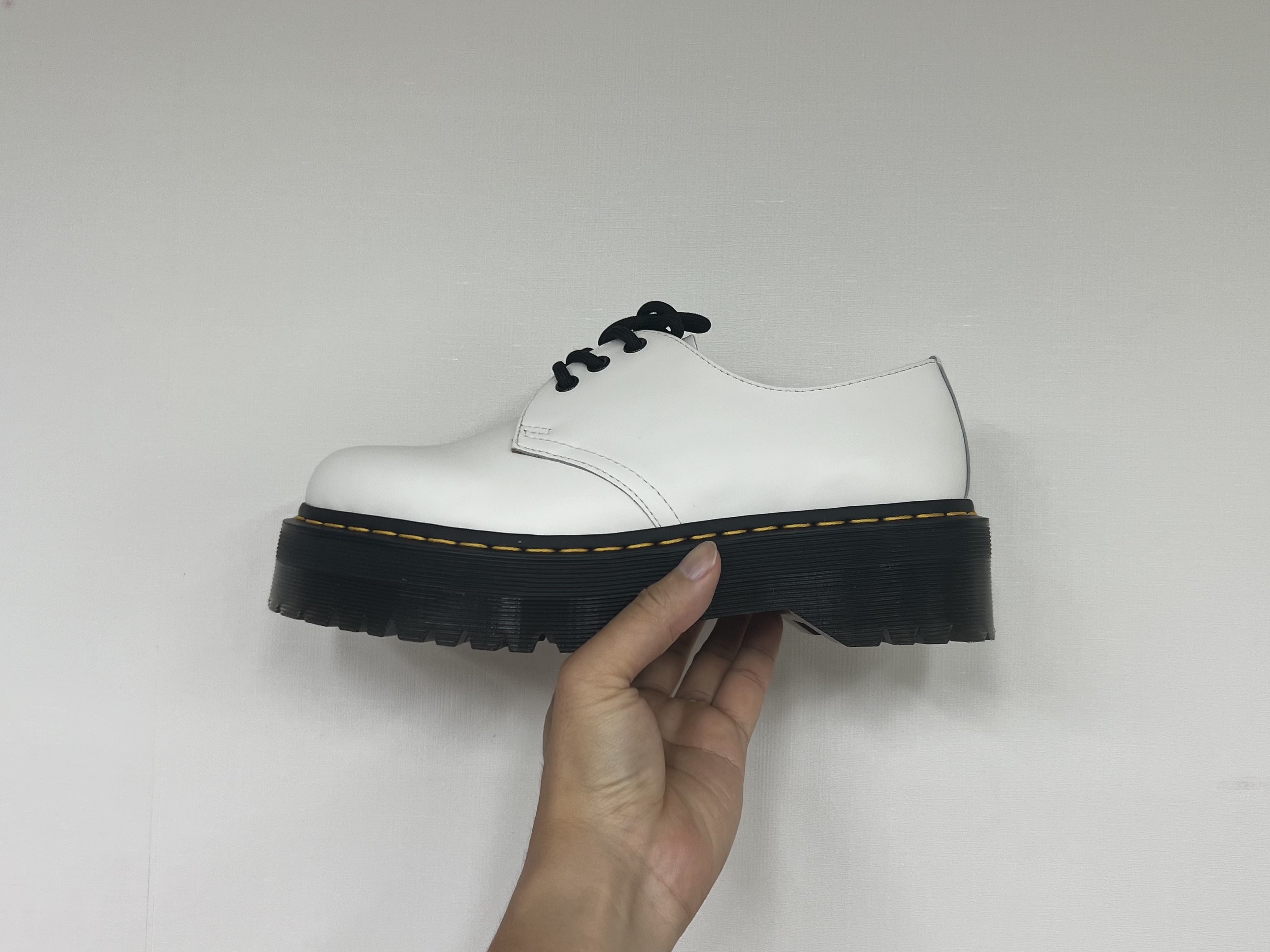 Dr. Martens 1461 Smooth White 착용 스타일