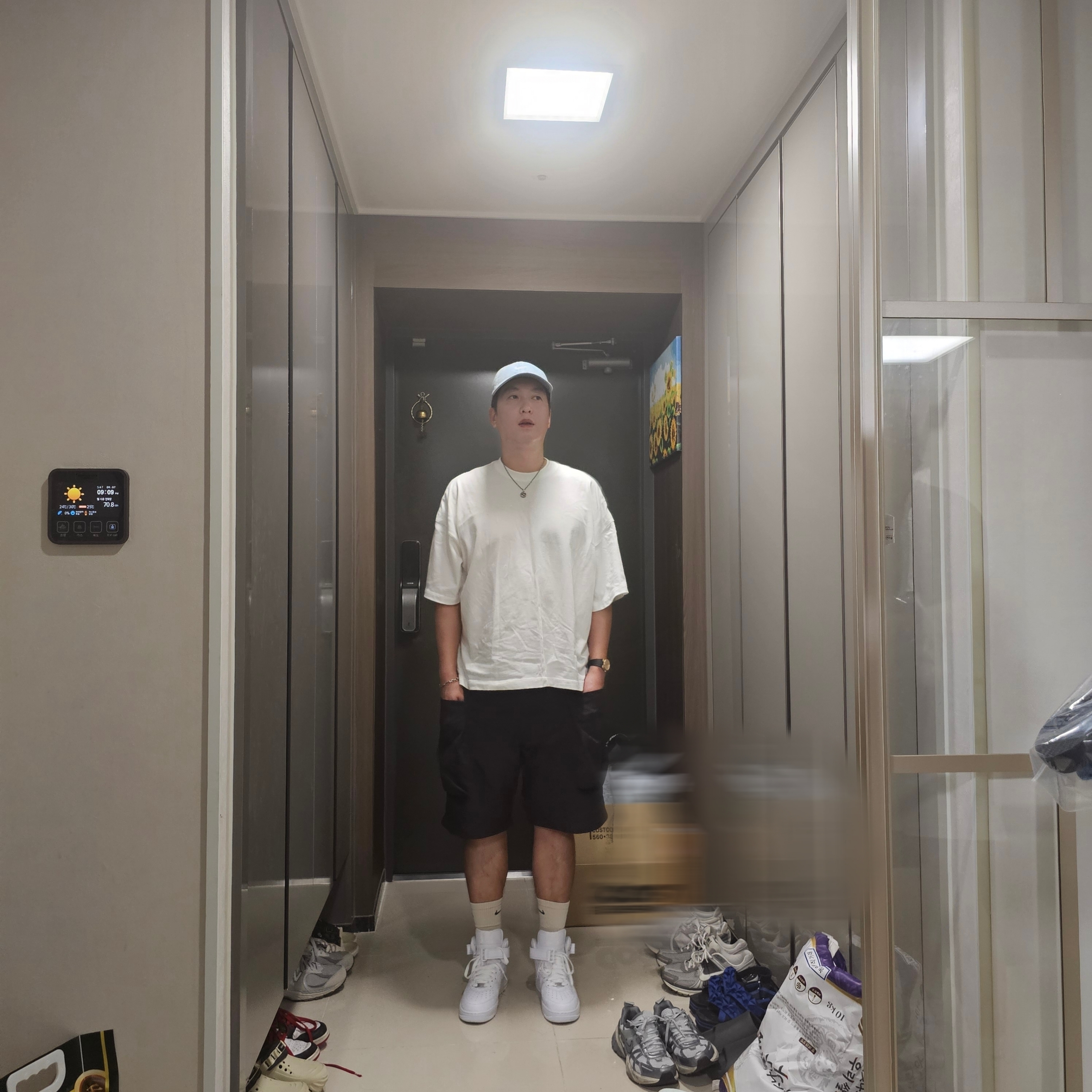 Nike x Supreme Air Force 1 Mid White, Nike x Jacquemus Short Sleeve T-Shirt White - Asia 착용 스타일 - 4
