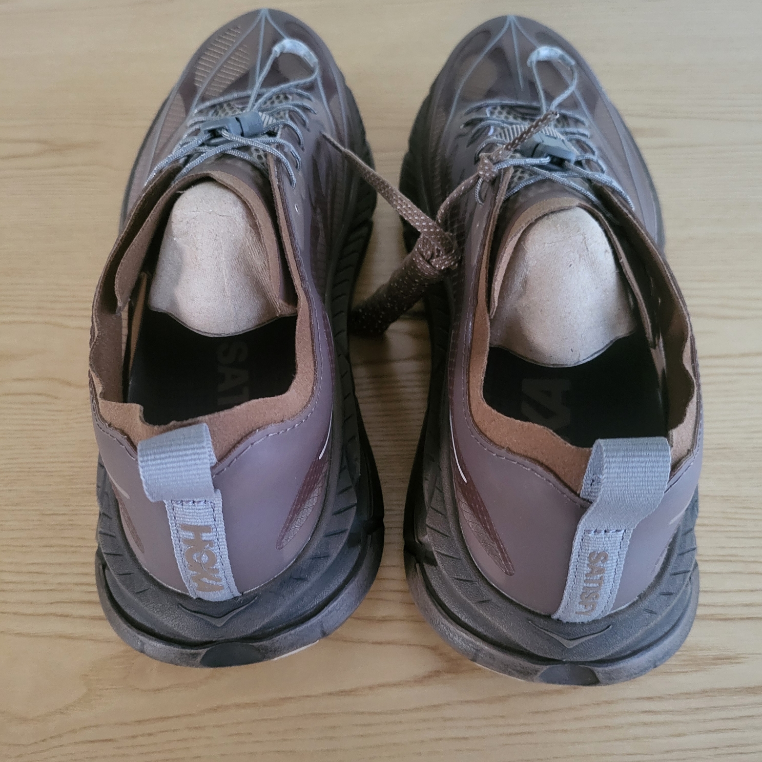 Hoka x Satisfy Mafate Speed 4 Lite Rubber 착용 스타일 - 2