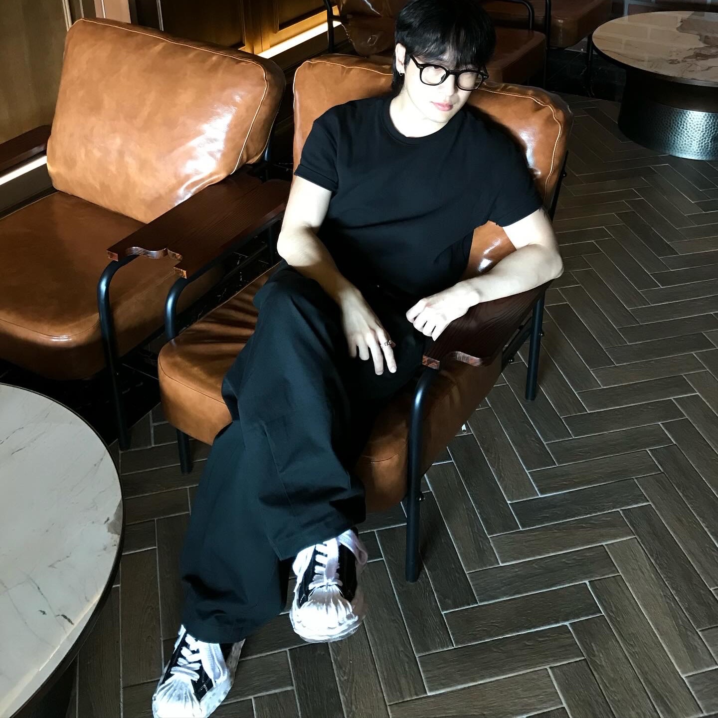 Maison Mihara Yasuhiro Blakey OG Sole Canvas Low-top Sneakers Black White 착용 스타일 - 2