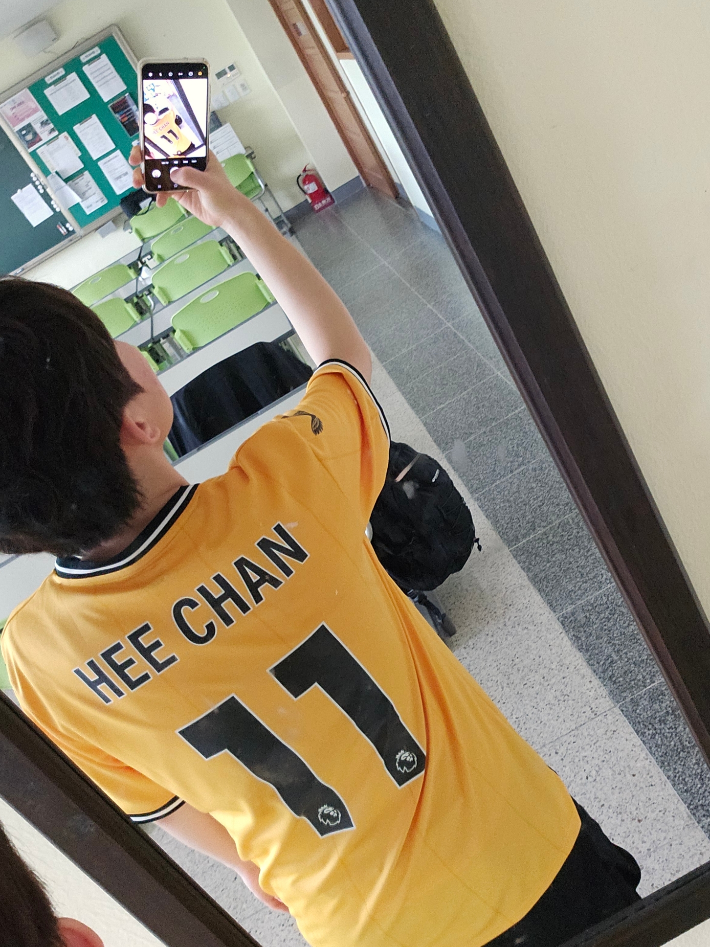 Castore Wolves 2023/24 Home Shirt Yellow - (Non Marking Ver.), Nike Everyday Lightweight Training Crew Socks White (3 Pack/Korean Ver.) 착용 스타일 - 2