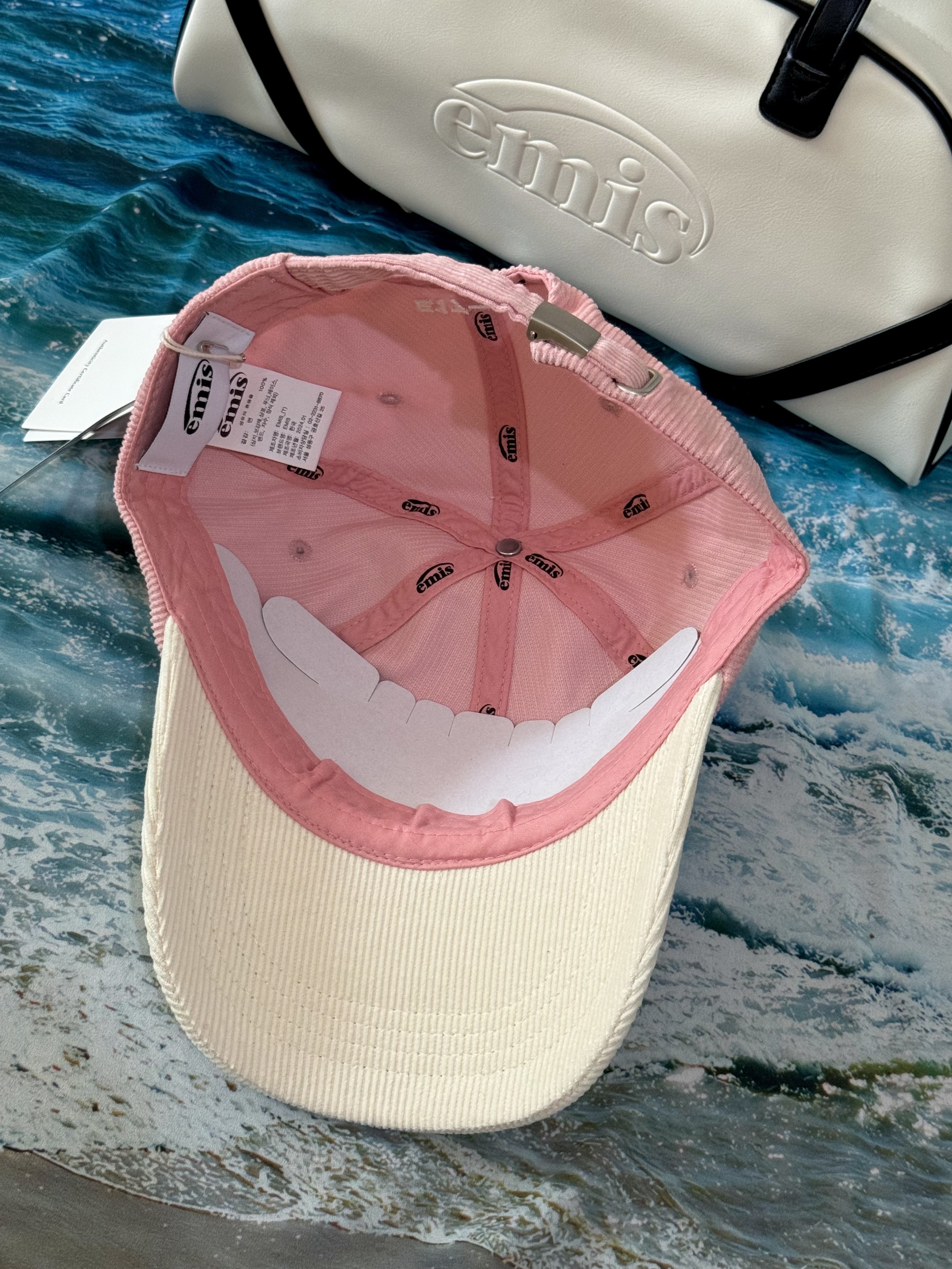 Emis Corduroy Two Tone Ball Cap Light Pink, Emis Wide Vintage Tote Bag Ivory 착용 스타일 - 3