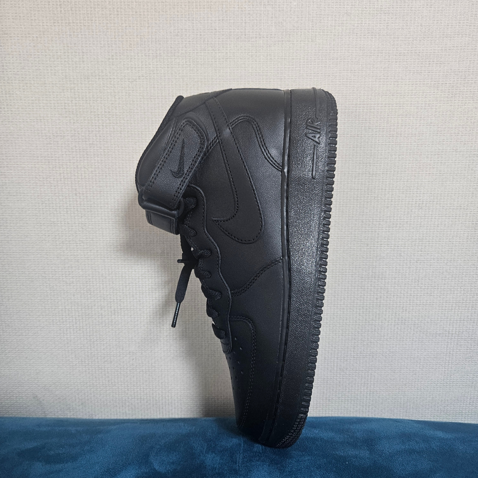 Nike Air Force 1 Mid '07 Black 착용 스타일