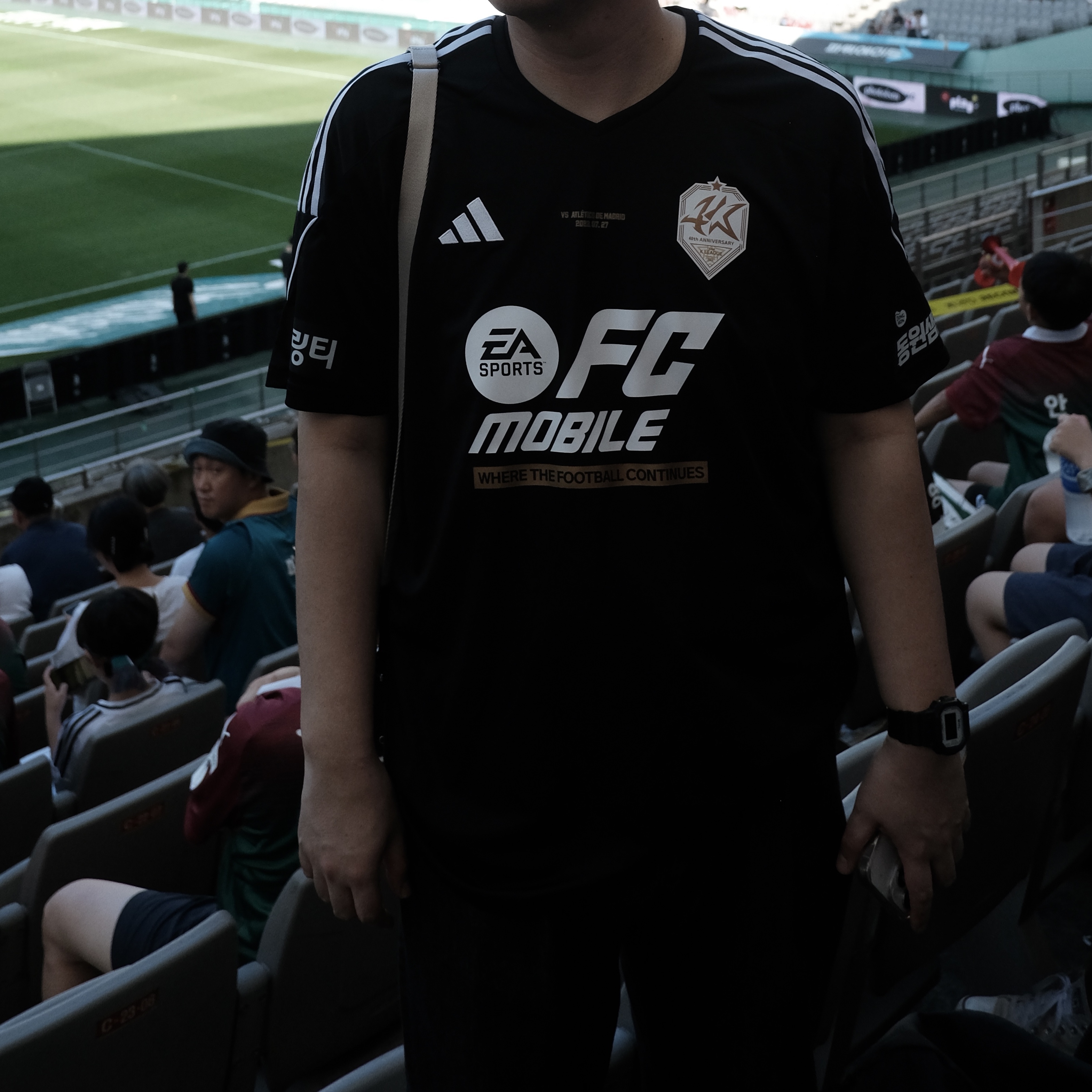 Adidas x Over The Pitch x Team K League Jersey Black Mobile (Non Marking Ver.) 착용 스타일