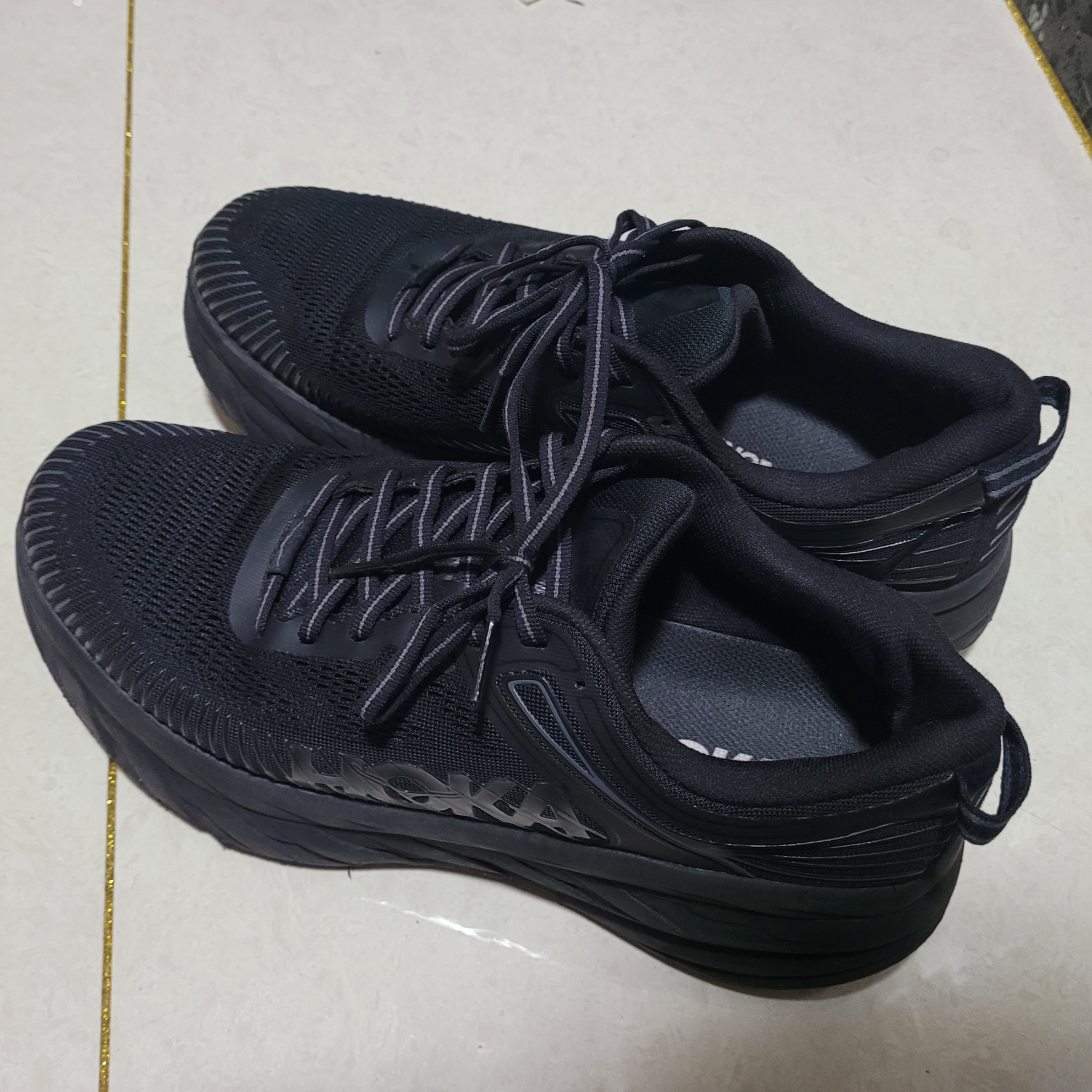 Hoka Bondi 7 Black 착용 스타일