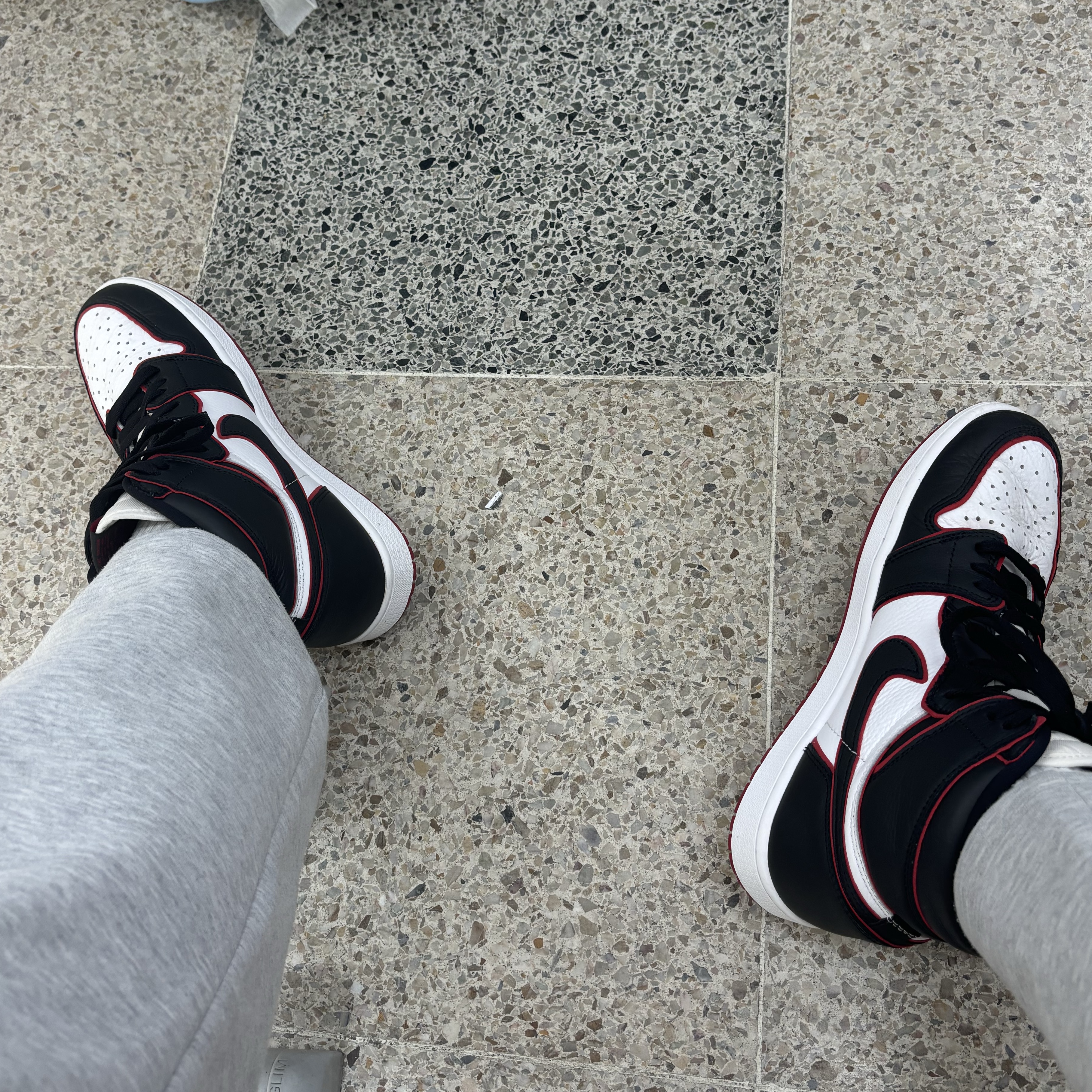 Jordan 1 Retro High OG Bloodline 착용 스타일 - 3