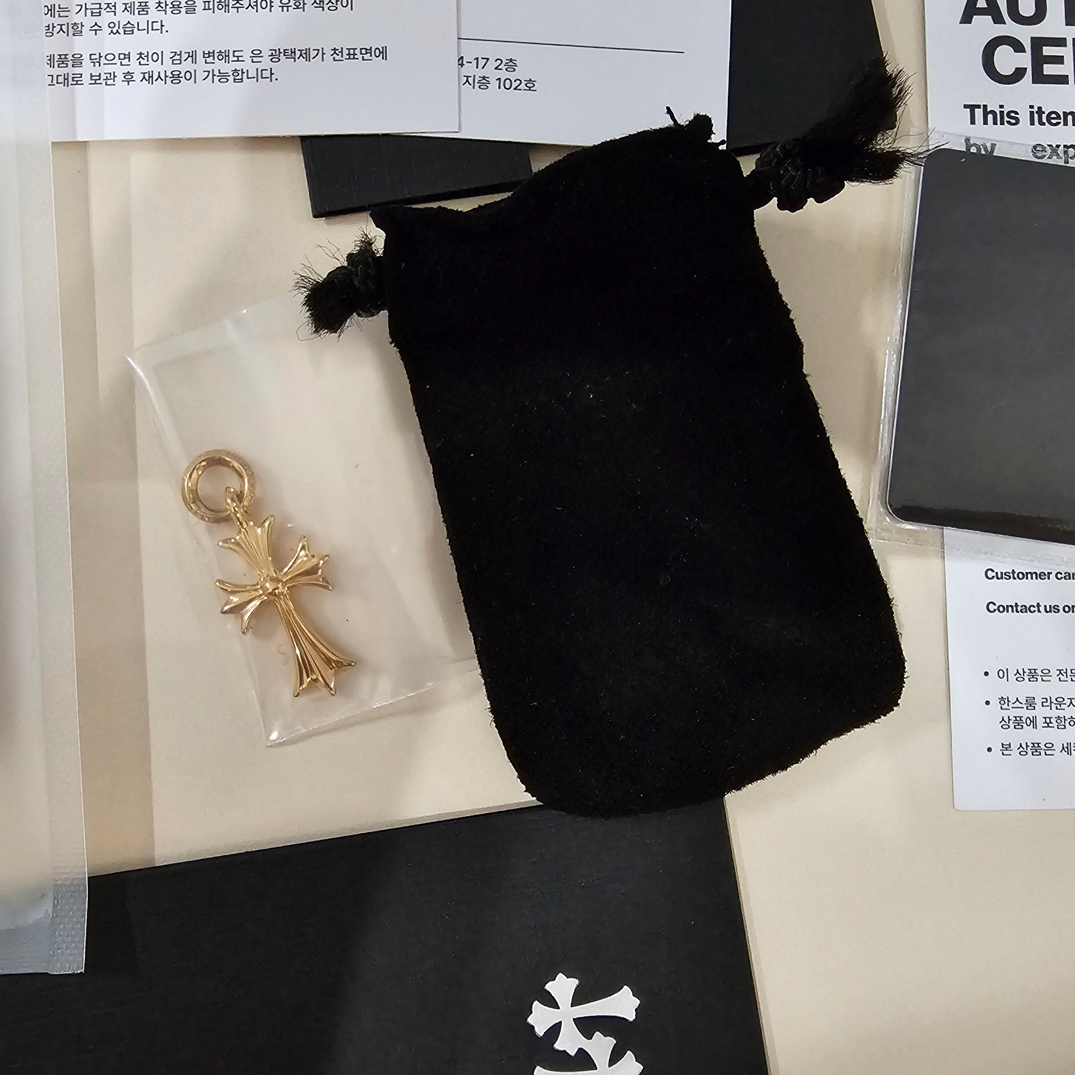 Hansroom Chrome Hearts 22K Tiny Cross Charm Dia 착용 스타일 - 3
