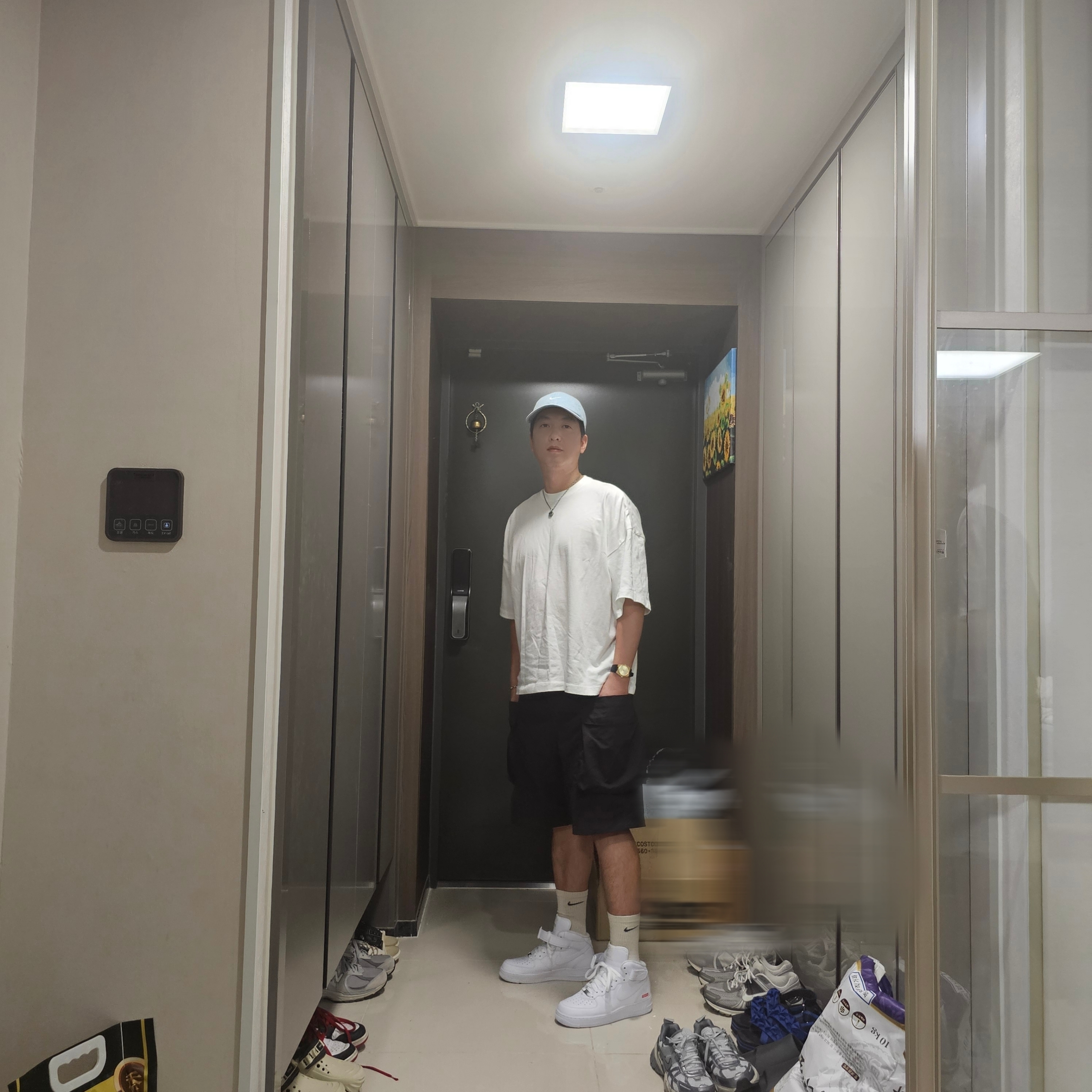 Nike x Supreme Air Force 1 Mid White, Nike x Jacquemus Short Sleeve T-Shirt White - Asia 착용 스타일 - 2