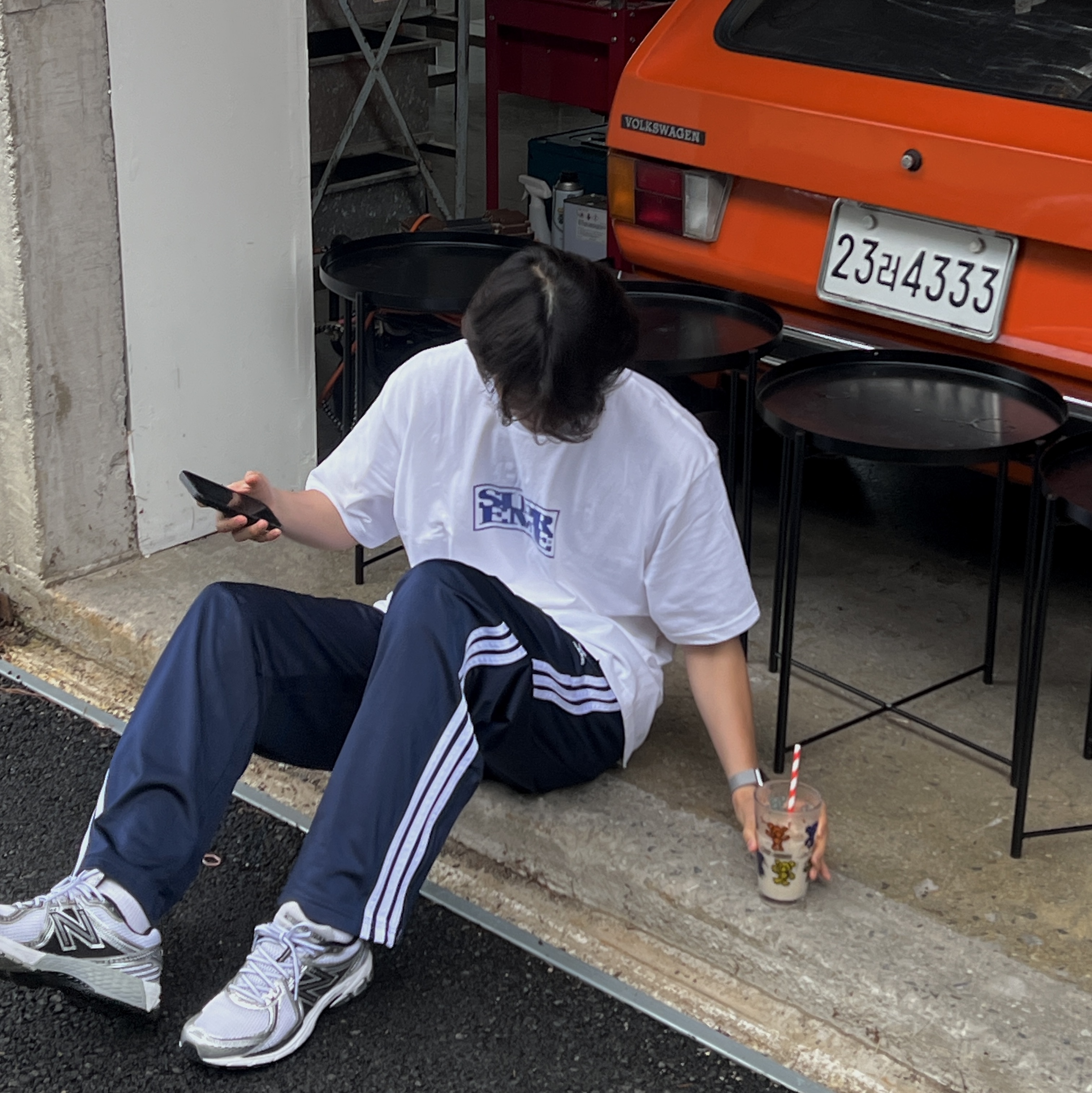 New Balance 860v2 White Black 착용 스타일 - 1
