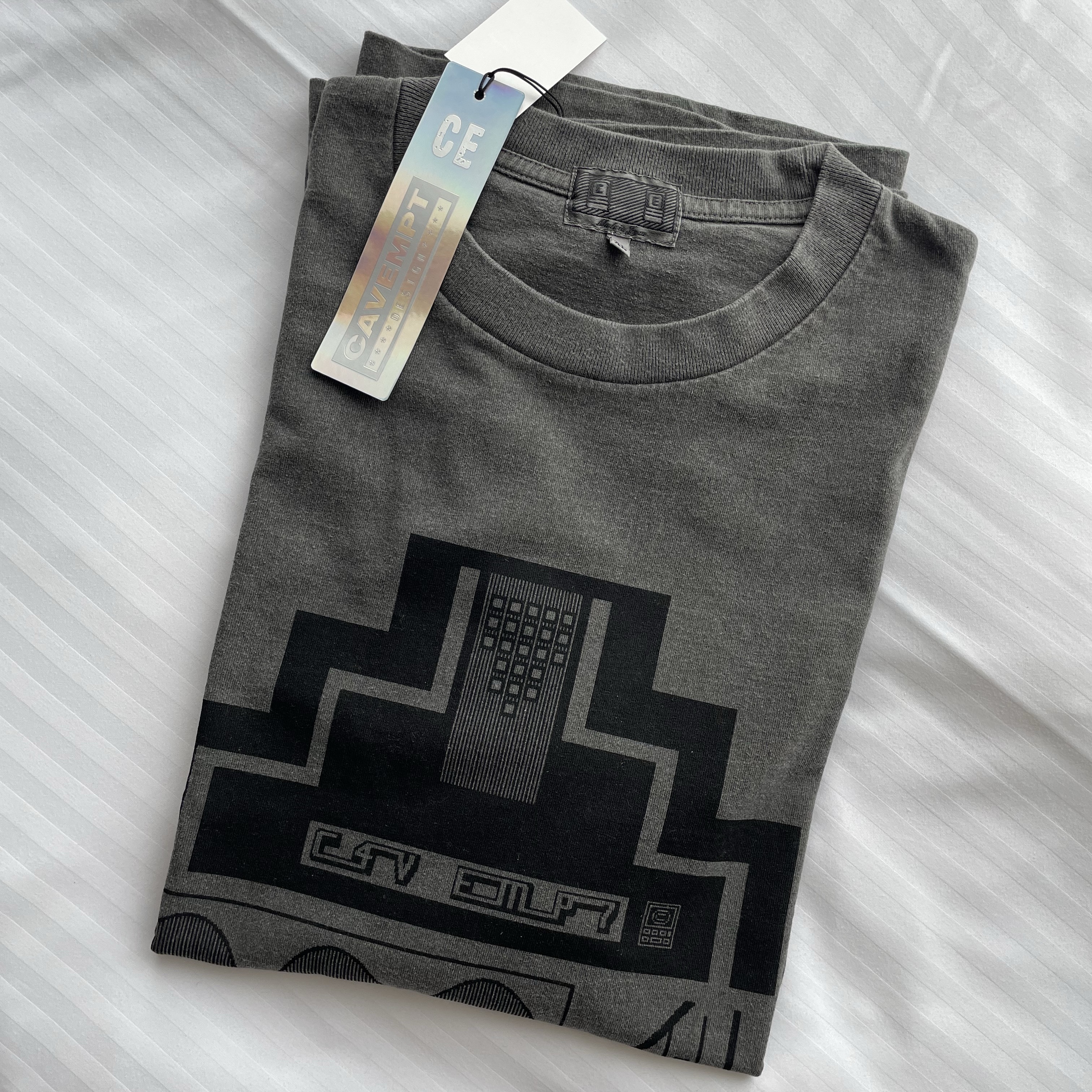 Cav Empt Overdye C4V Emp7 T-Shirt Charcoal - 24FW, New Balance x JJJJound 990v3 Brown Black 착용 스타일 - 2