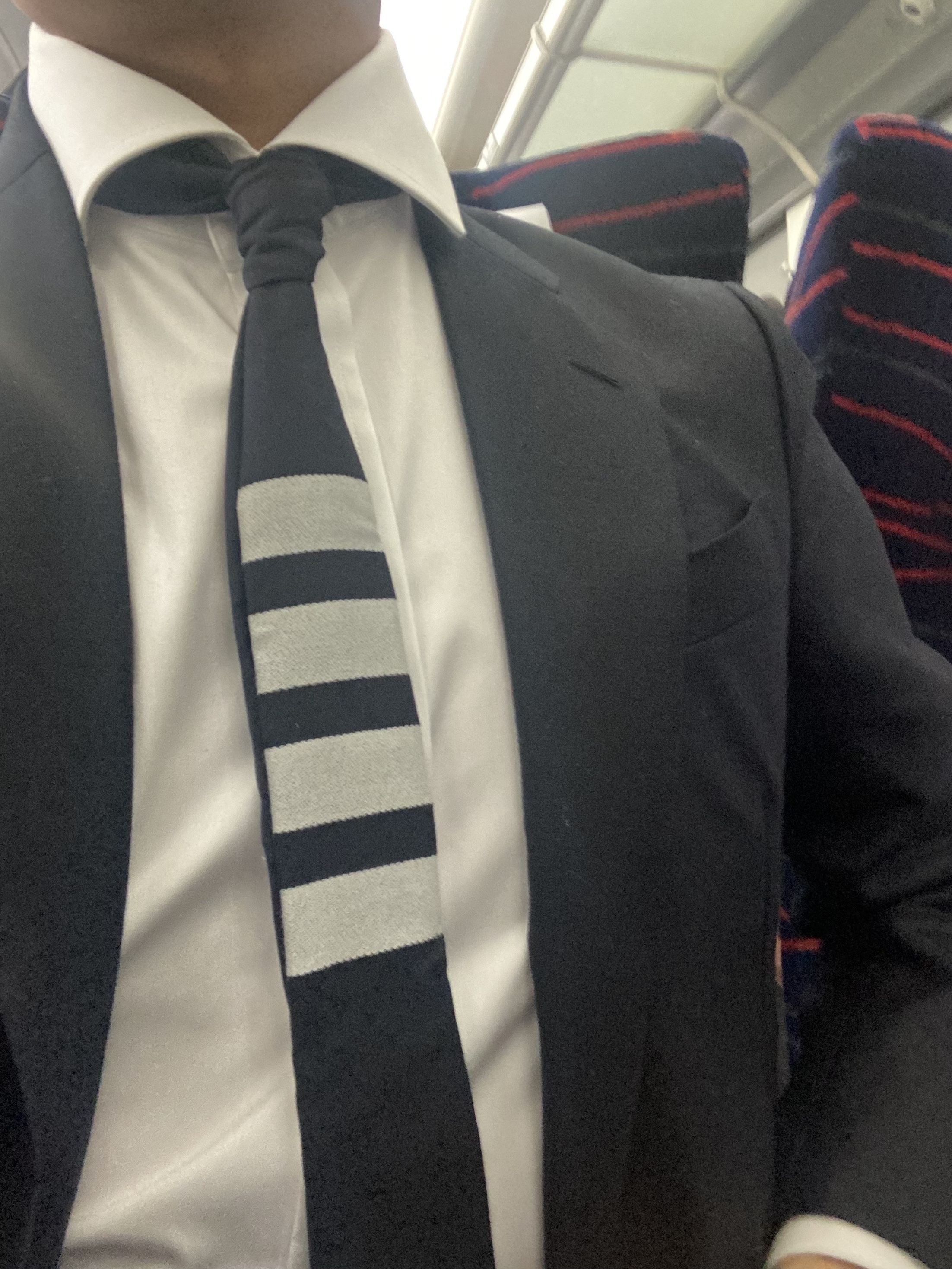 Thom Browne Plain Weave 4-Bar Tie Navy 착용 스타일