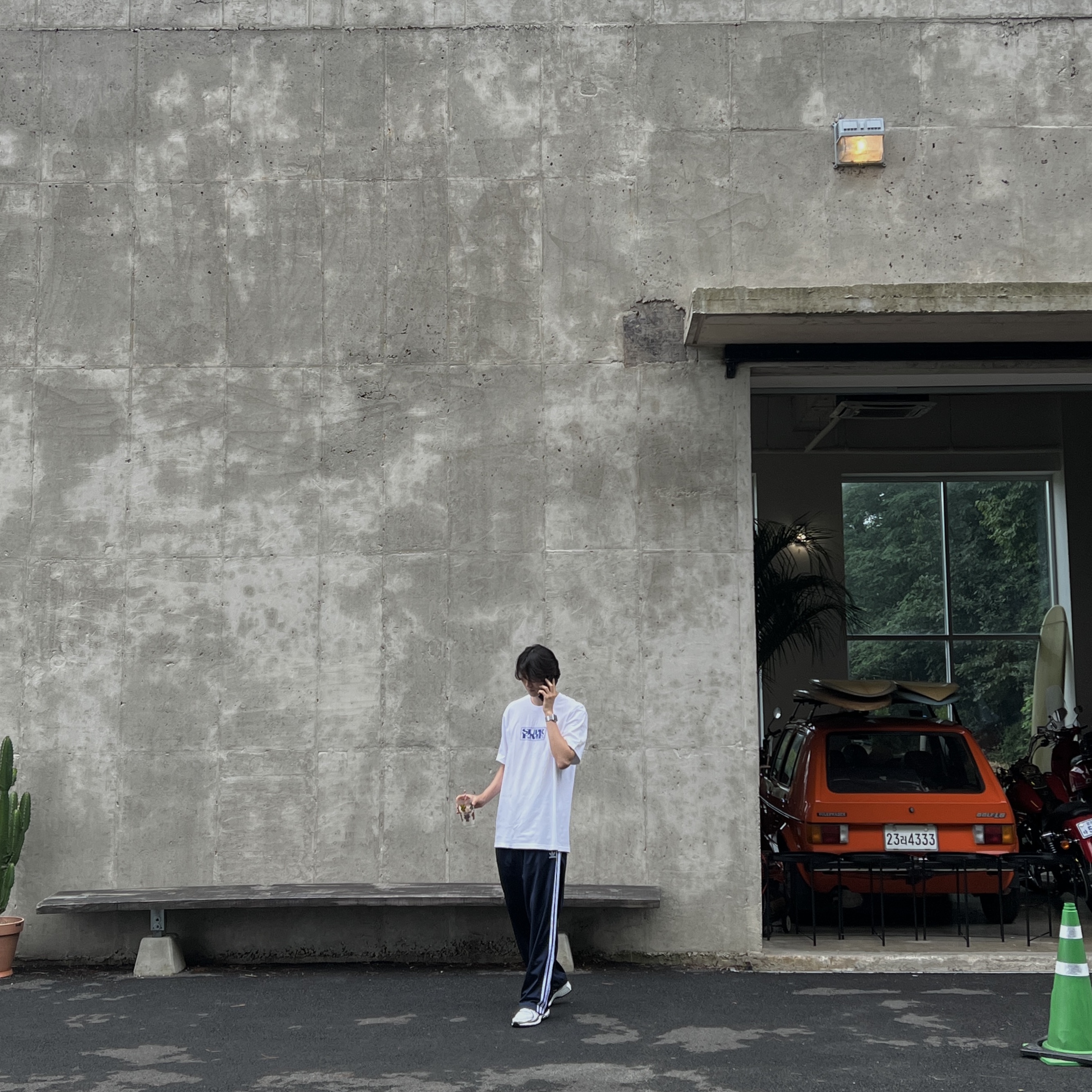 New Balance 860v2 White Black 착용 스타일 - 3