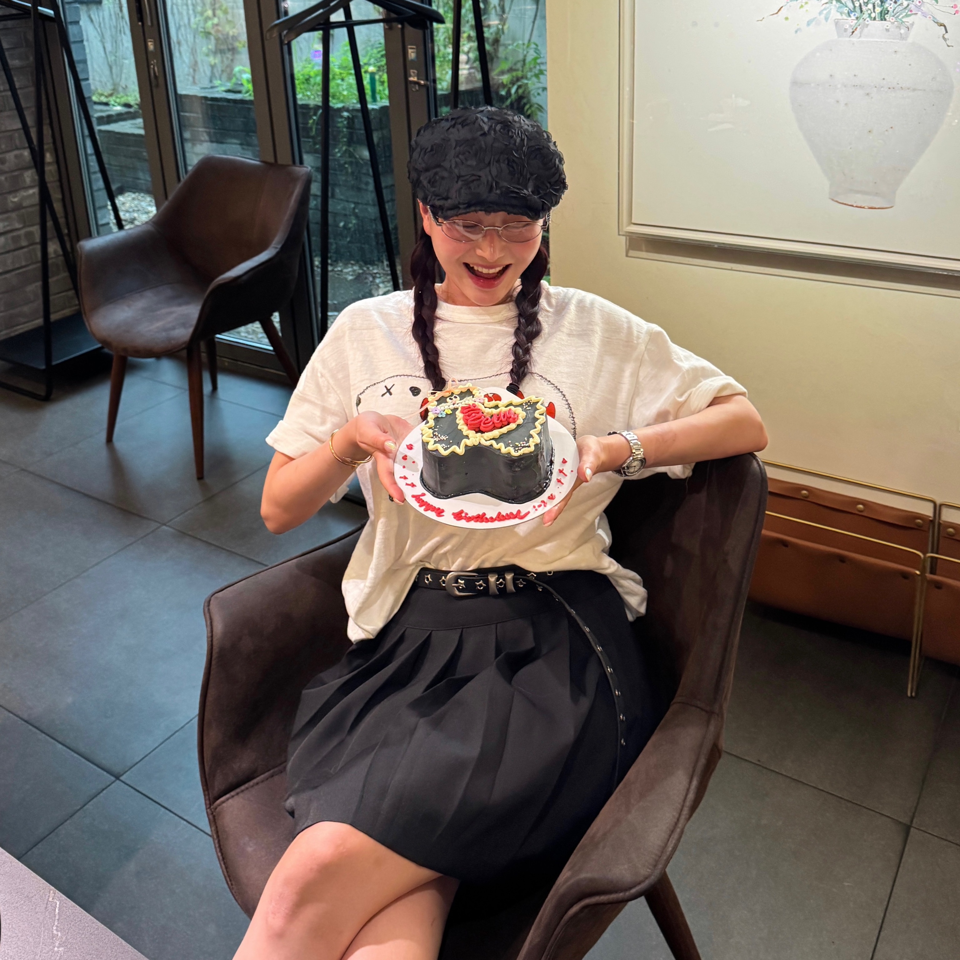 Human Made x Kaws #7 T-Shirt White, Cartier Ballon Bleu de Watch 33mm Automatic Steel 착용 스타일 - 1