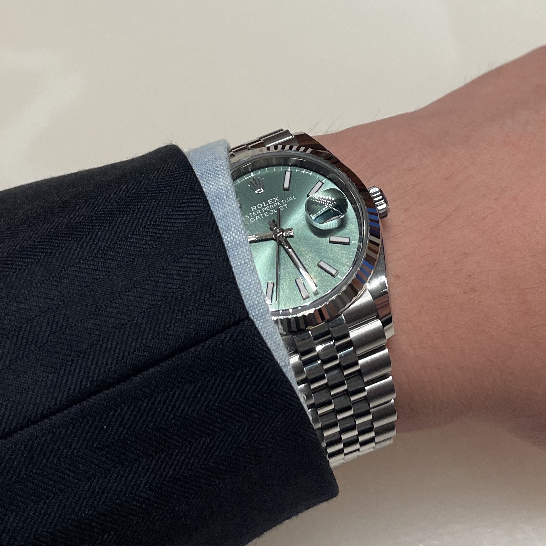 Rolex Submariner Date 41mm 126610LN Black Oyster, Rolex Datejust 36mm 126234 Mint Green Jubilee 착용 스타일 - 2