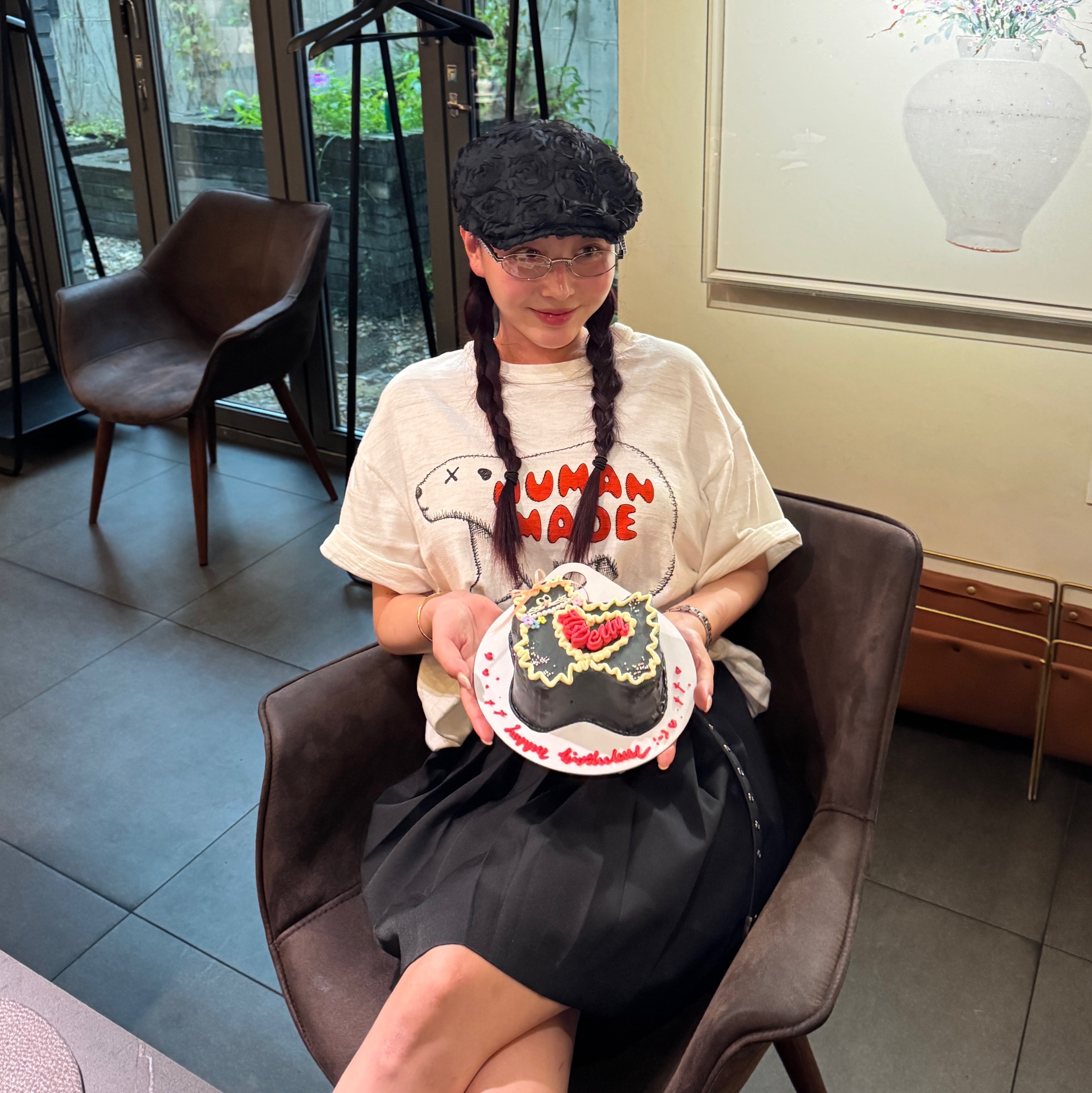 Human Made x Kaws #7 T-Shirt White, Cartier Ballon Bleu de Watch 33mm Automatic Steel 착용 스타일 - 2